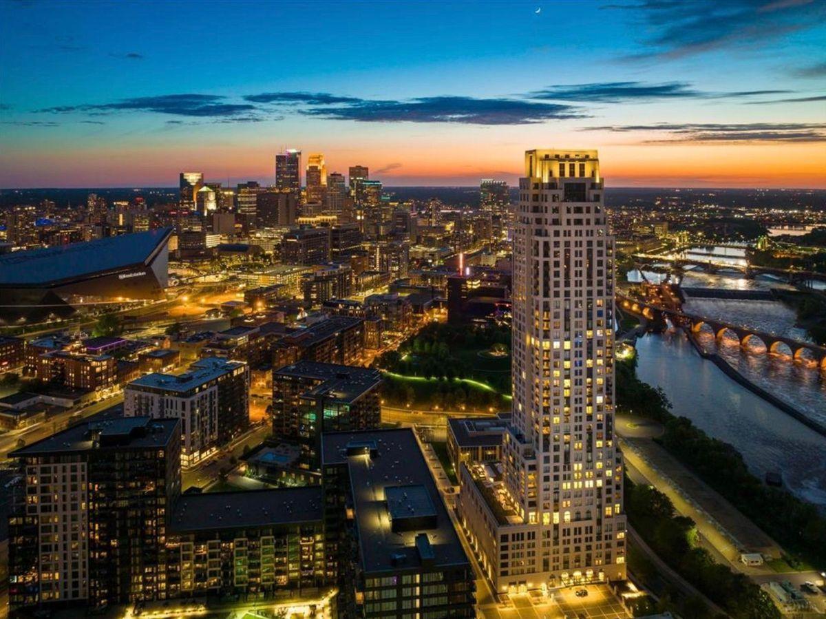 1111 W River Parkway Unit: 27B