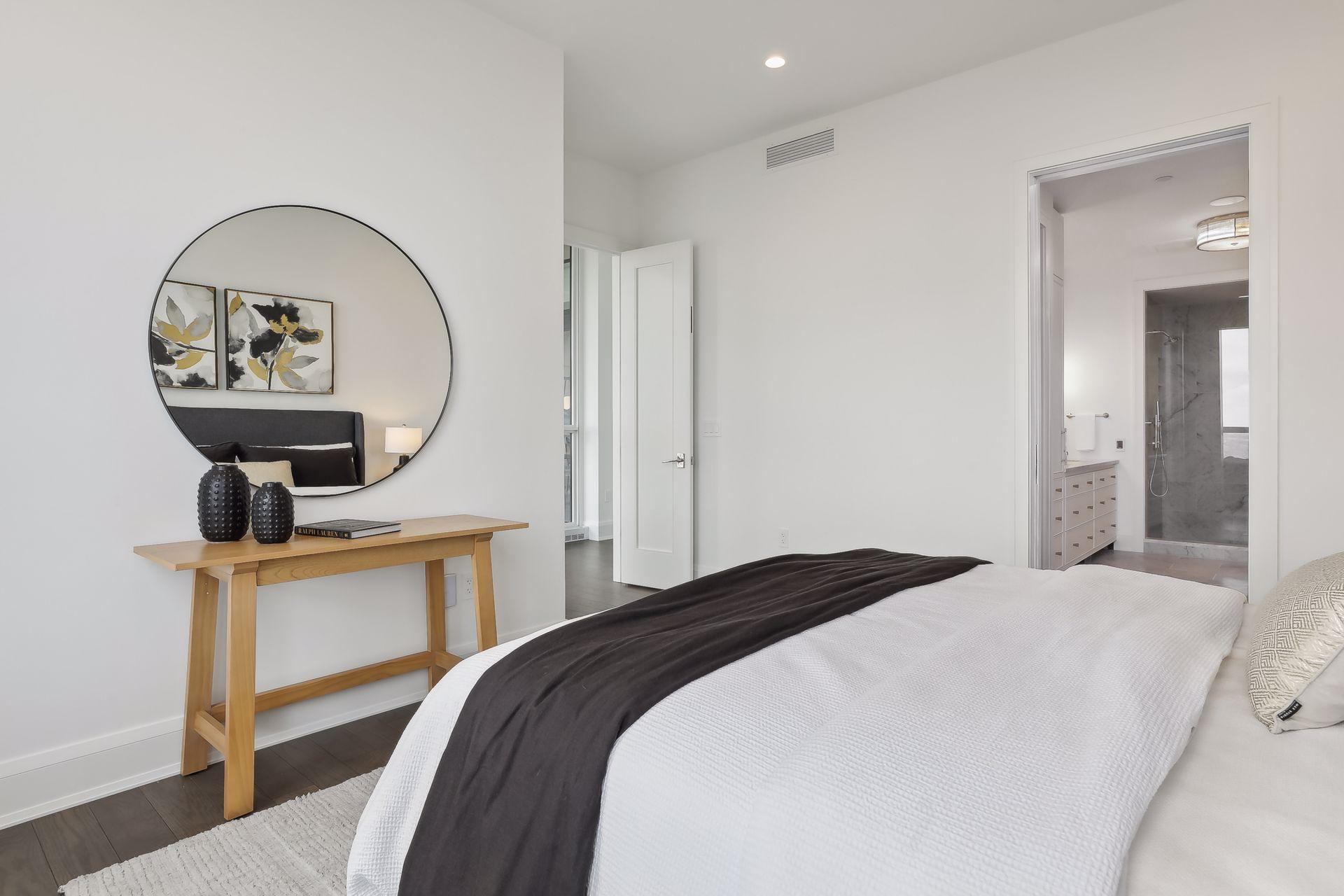 1111 W River Parkway Unit: 33C