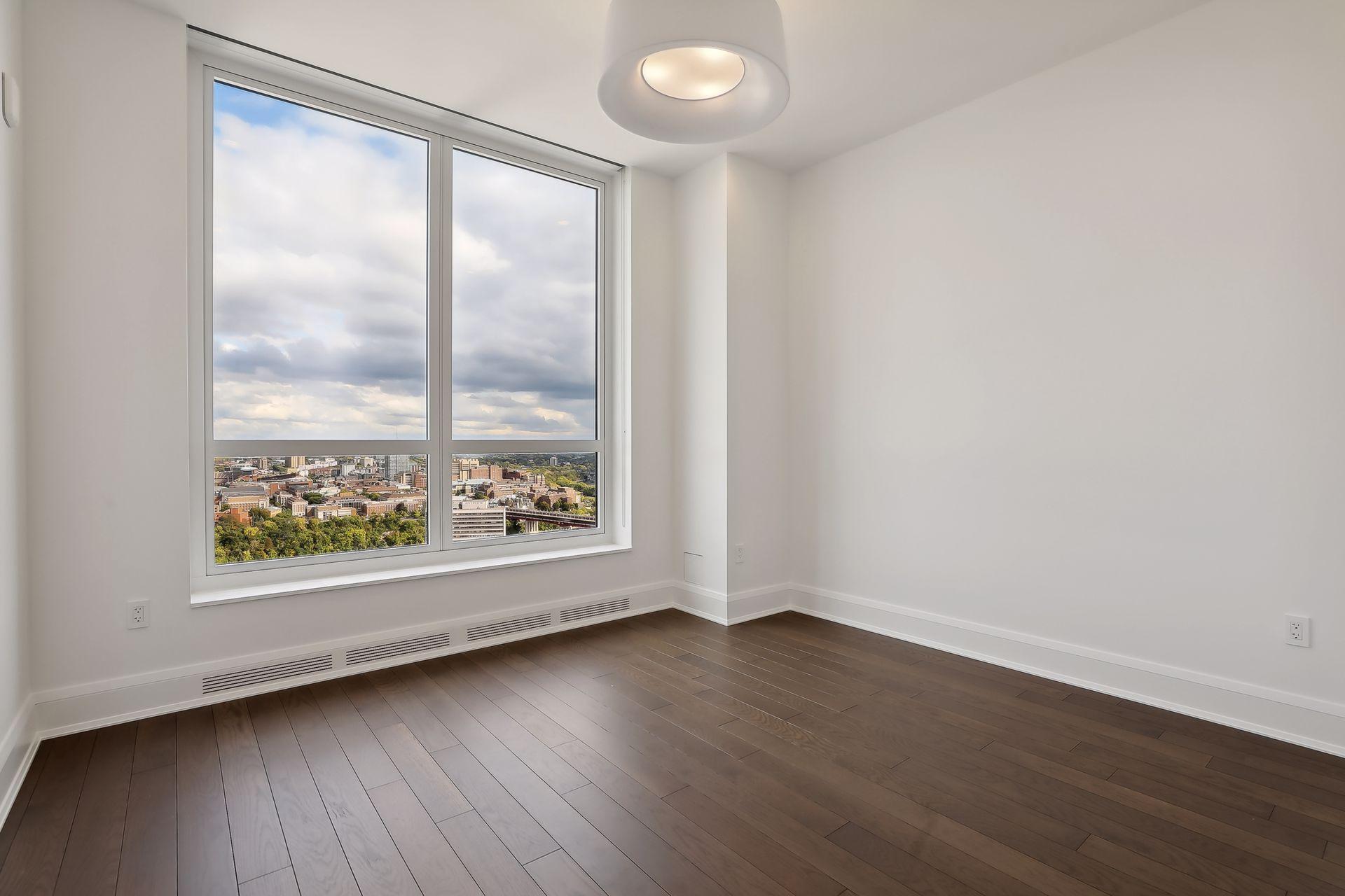 1111 W River Parkway Unit: 33C