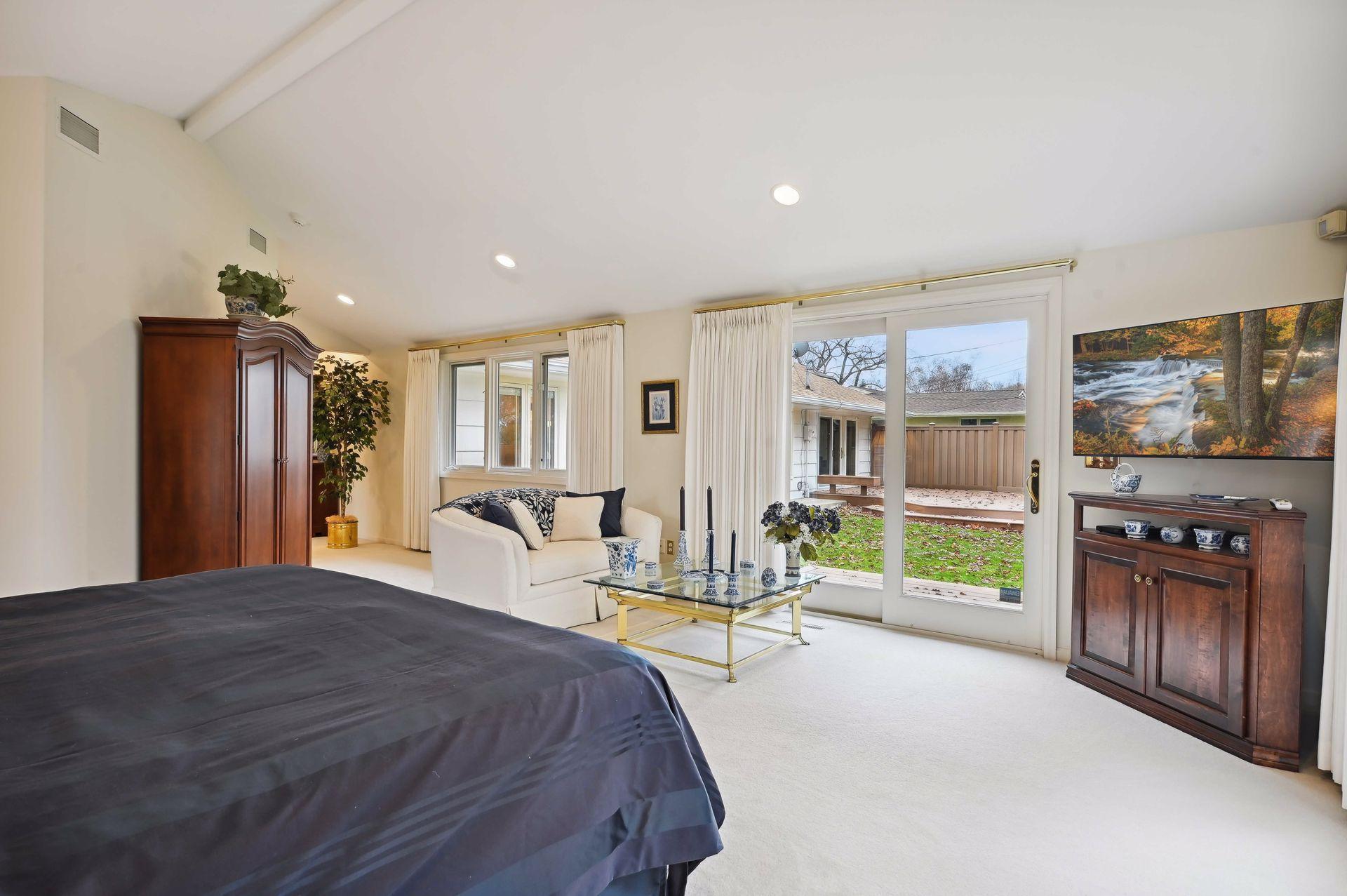 5225 Lochloy Drive
