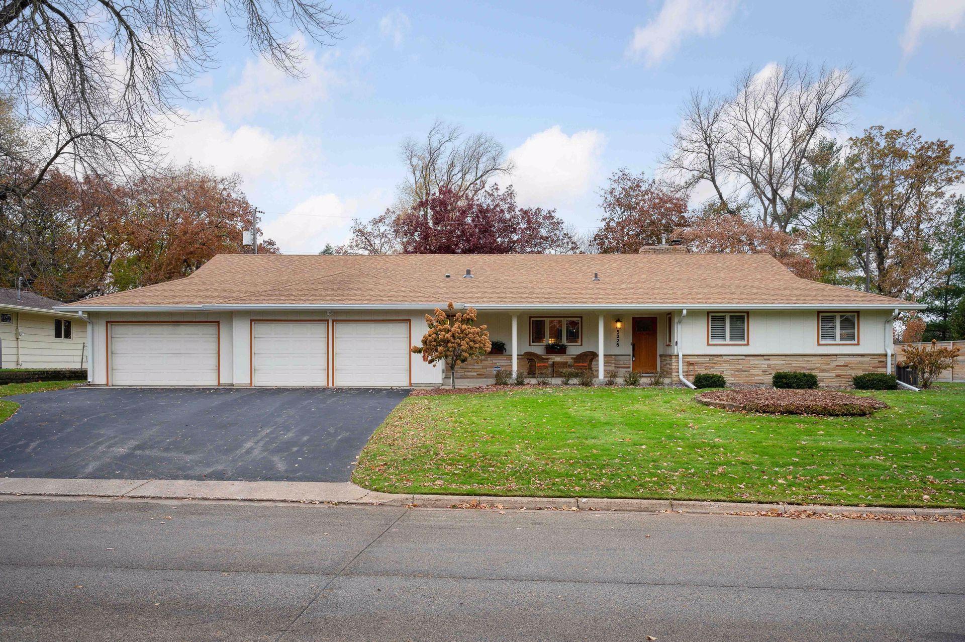 5225 Lochloy Drive