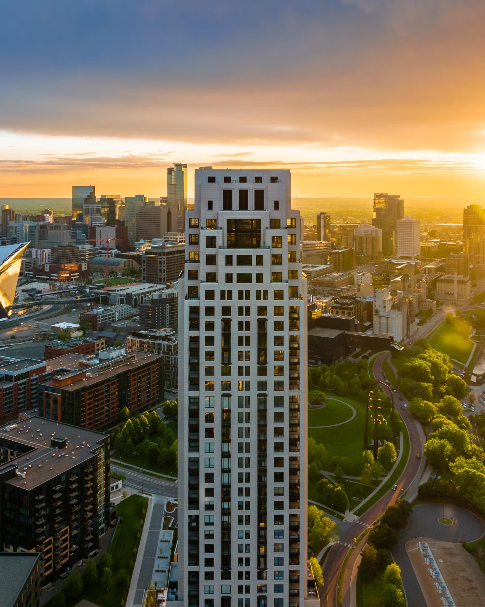 1111 W River Parkway Unit: 33B