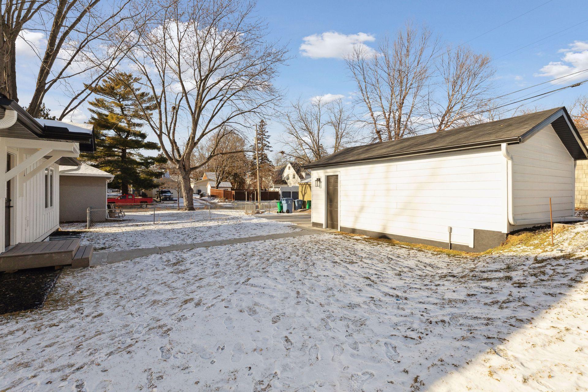 2710 W 55th Street