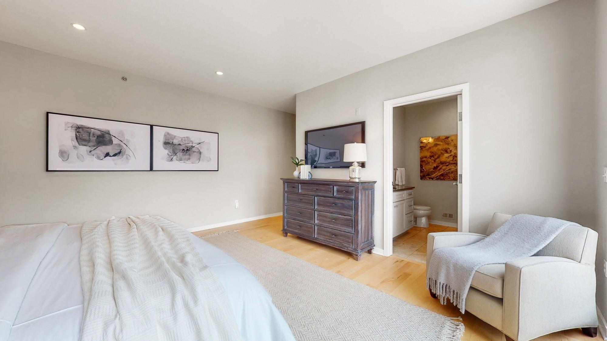 3104 W Lake Street Unit: 406