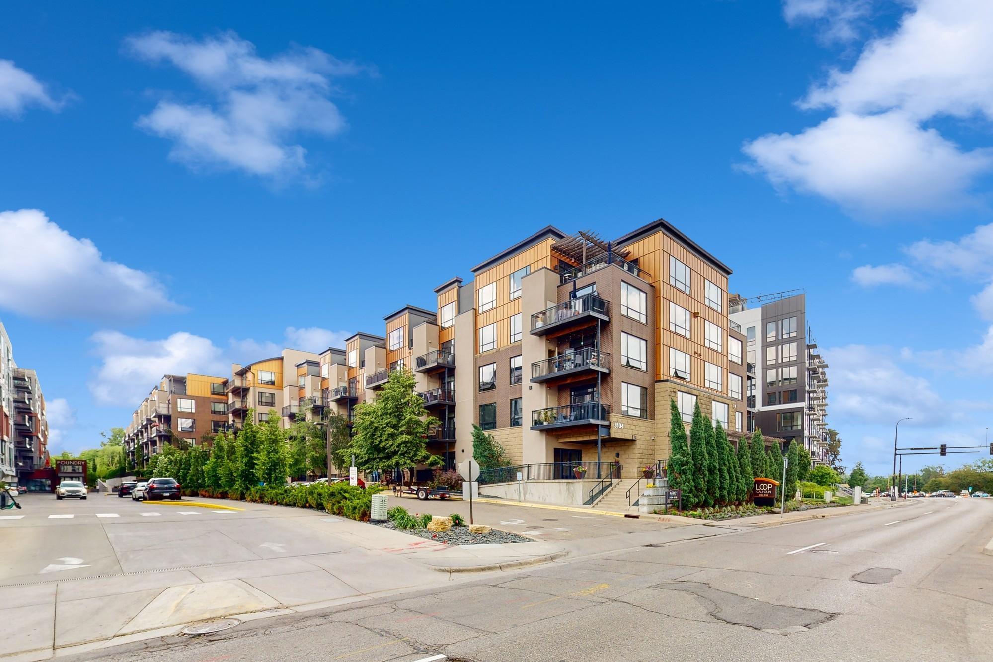 3104 W Lake Street Unit: 406