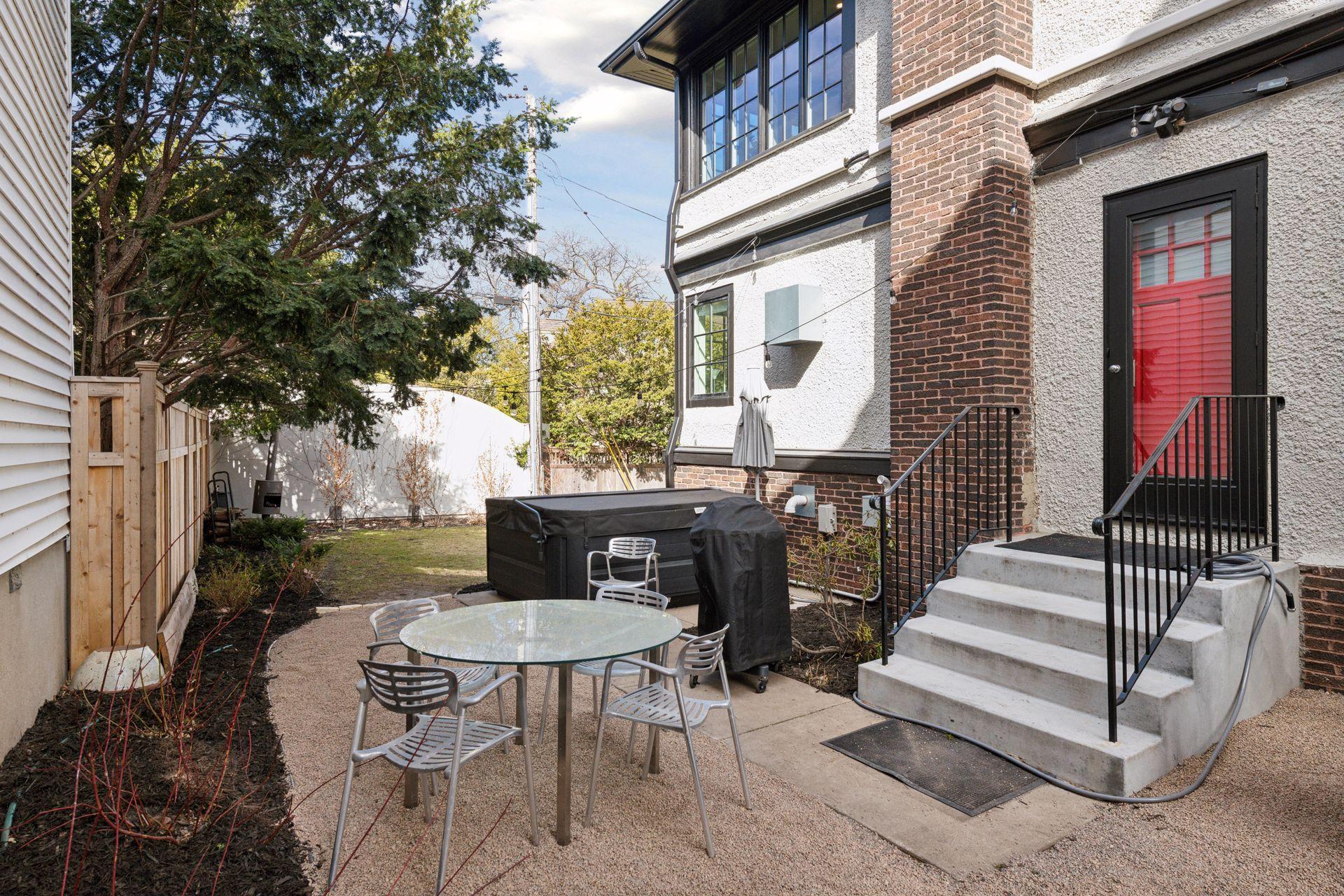 2600 Irving Avenue S