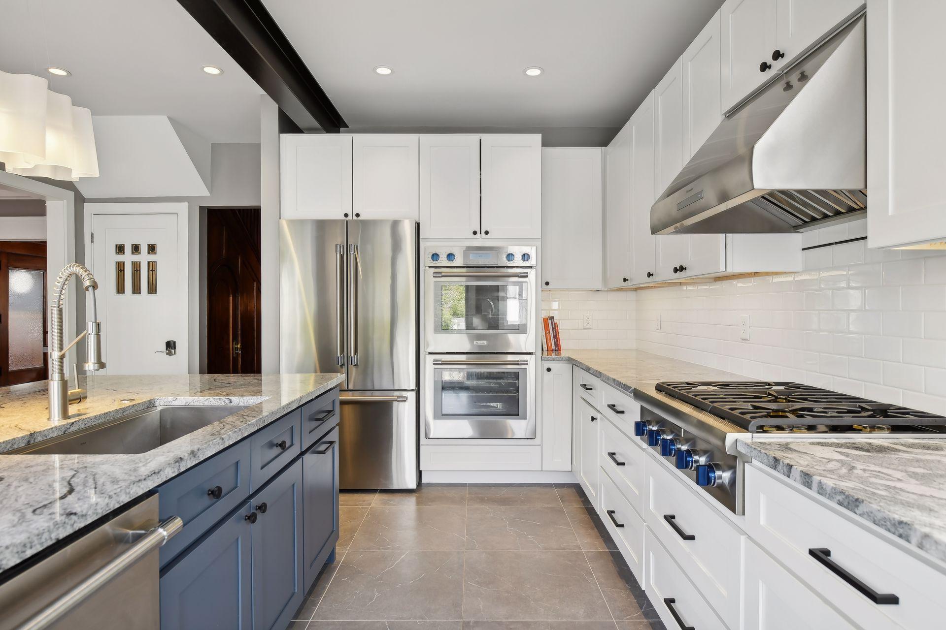 2600 Irving Avenue S