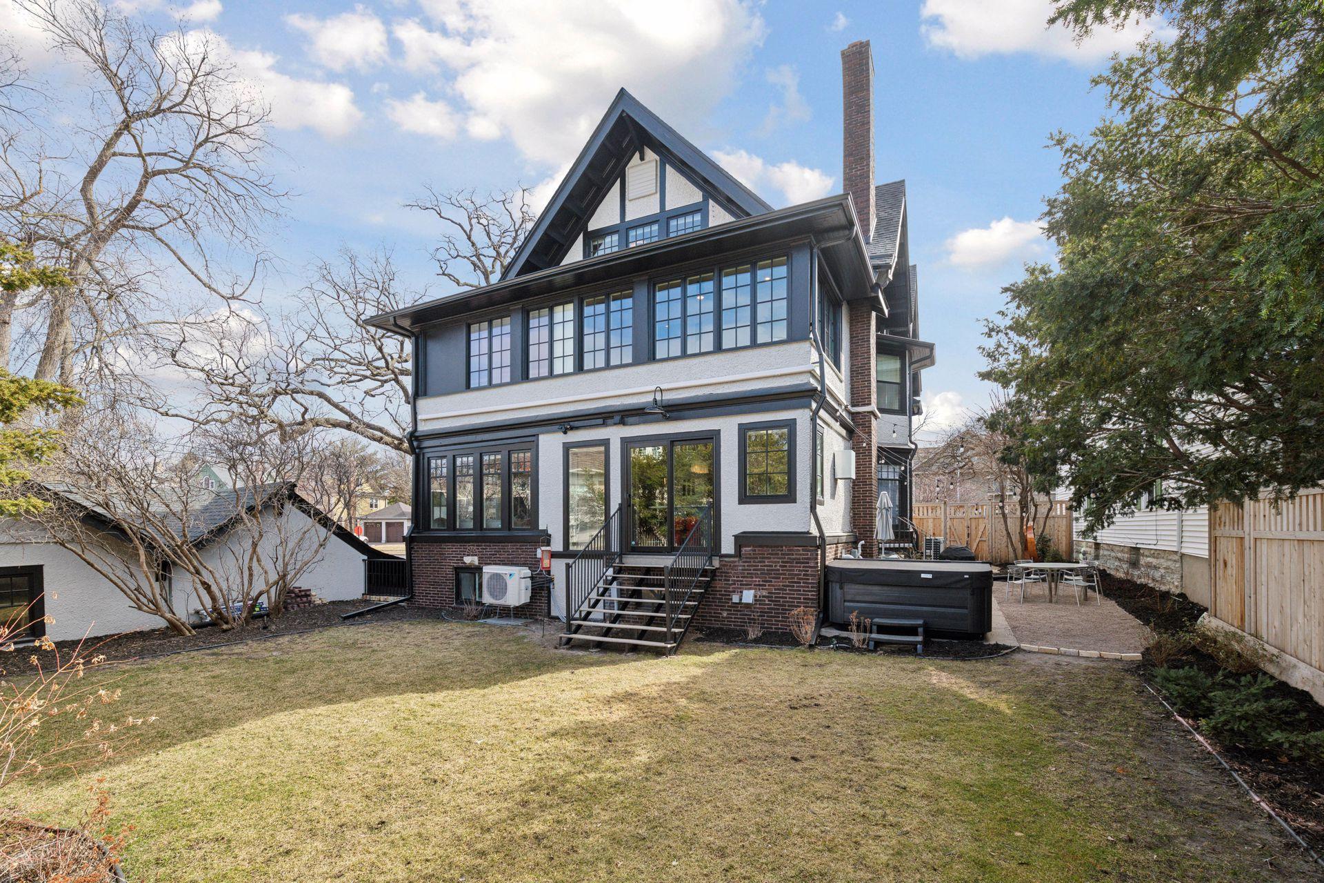 2600 Irving Avenue S