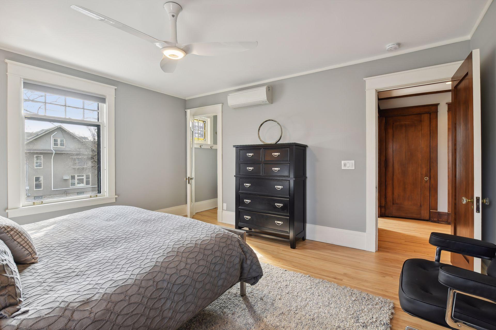 2600 Irving Avenue S