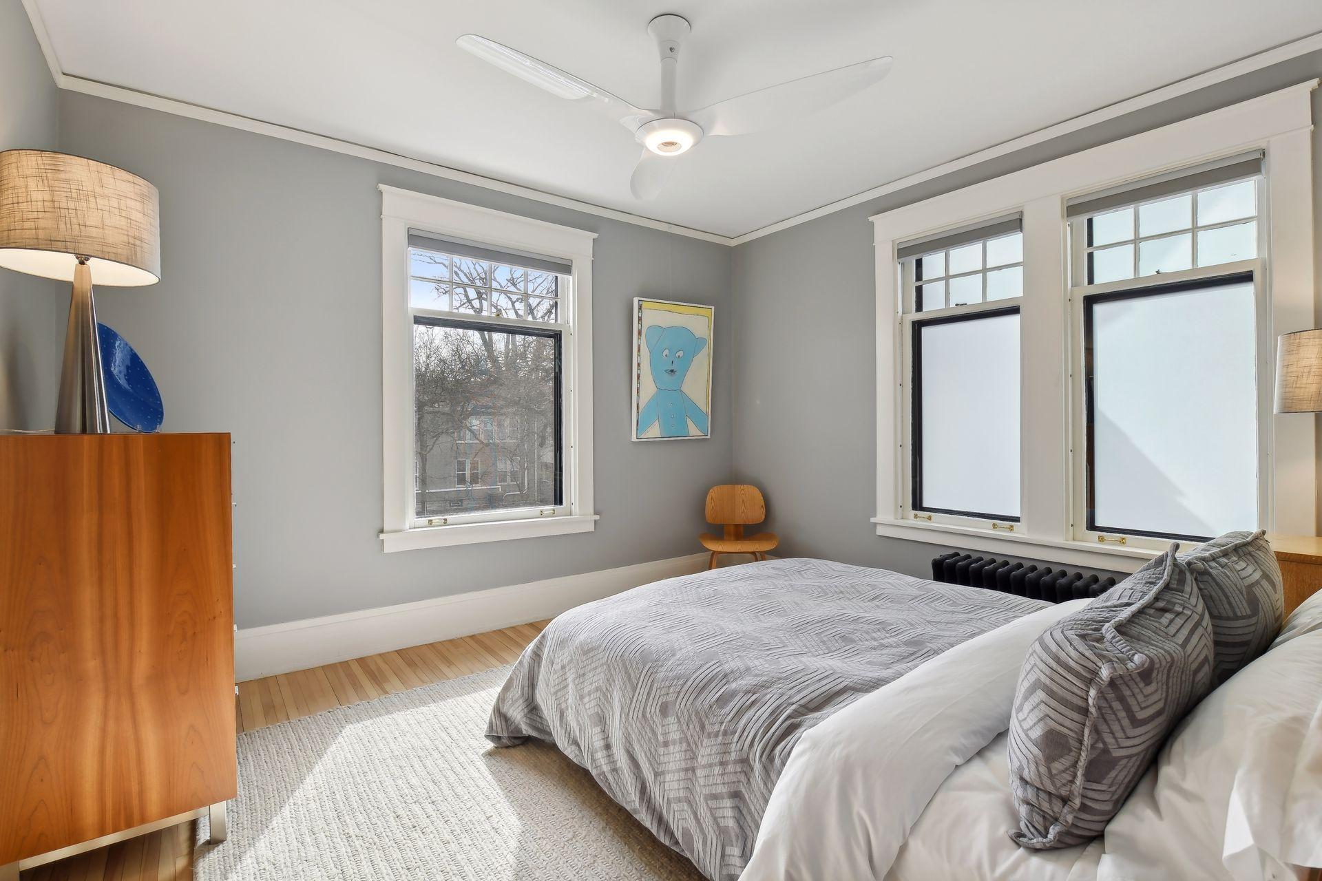 2600 Irving Avenue S