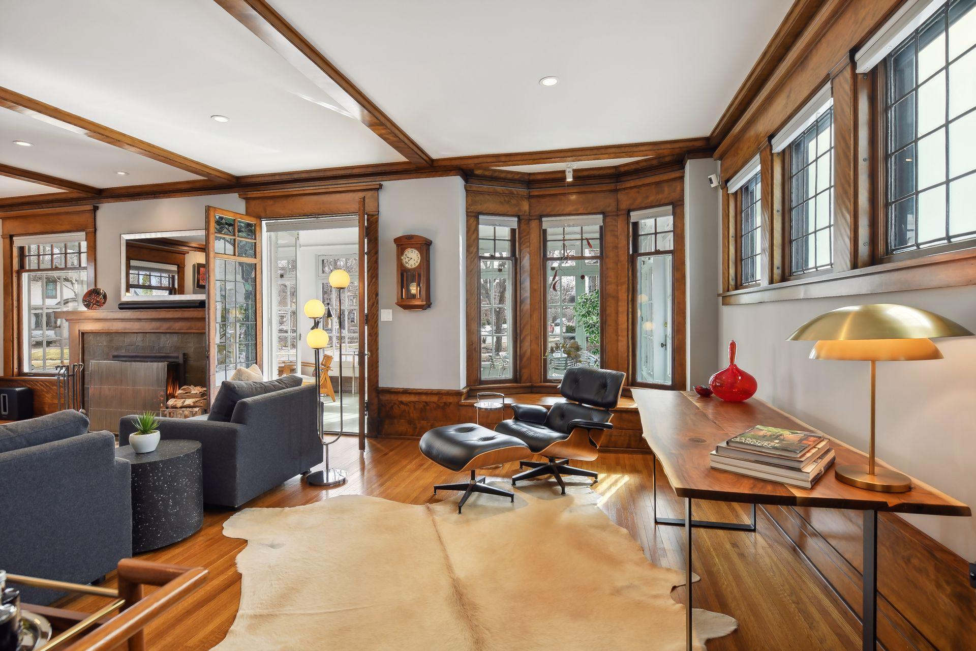 2600 Irving Avenue S