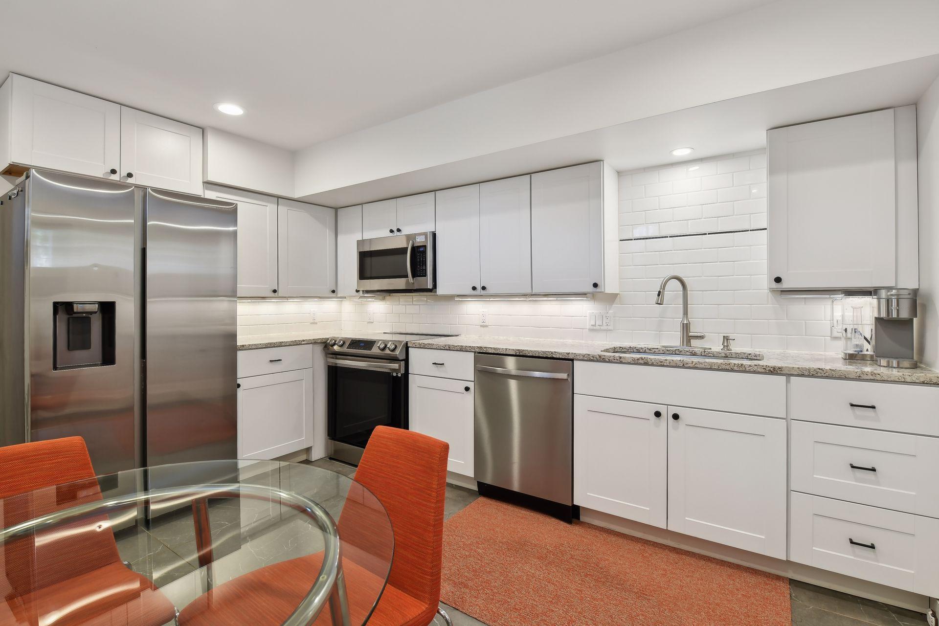 2600 Irving Avenue S