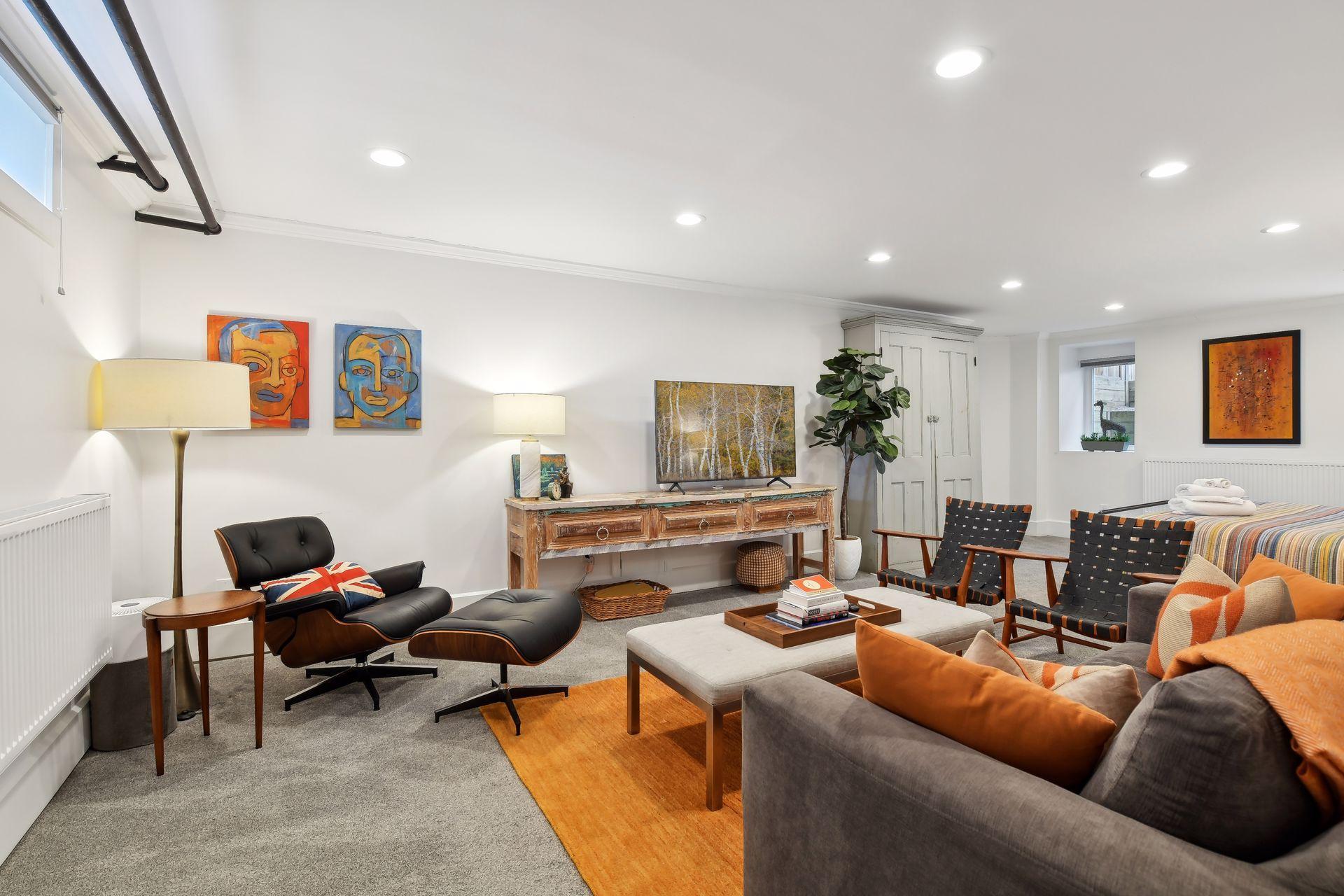 2600 Irving Avenue S