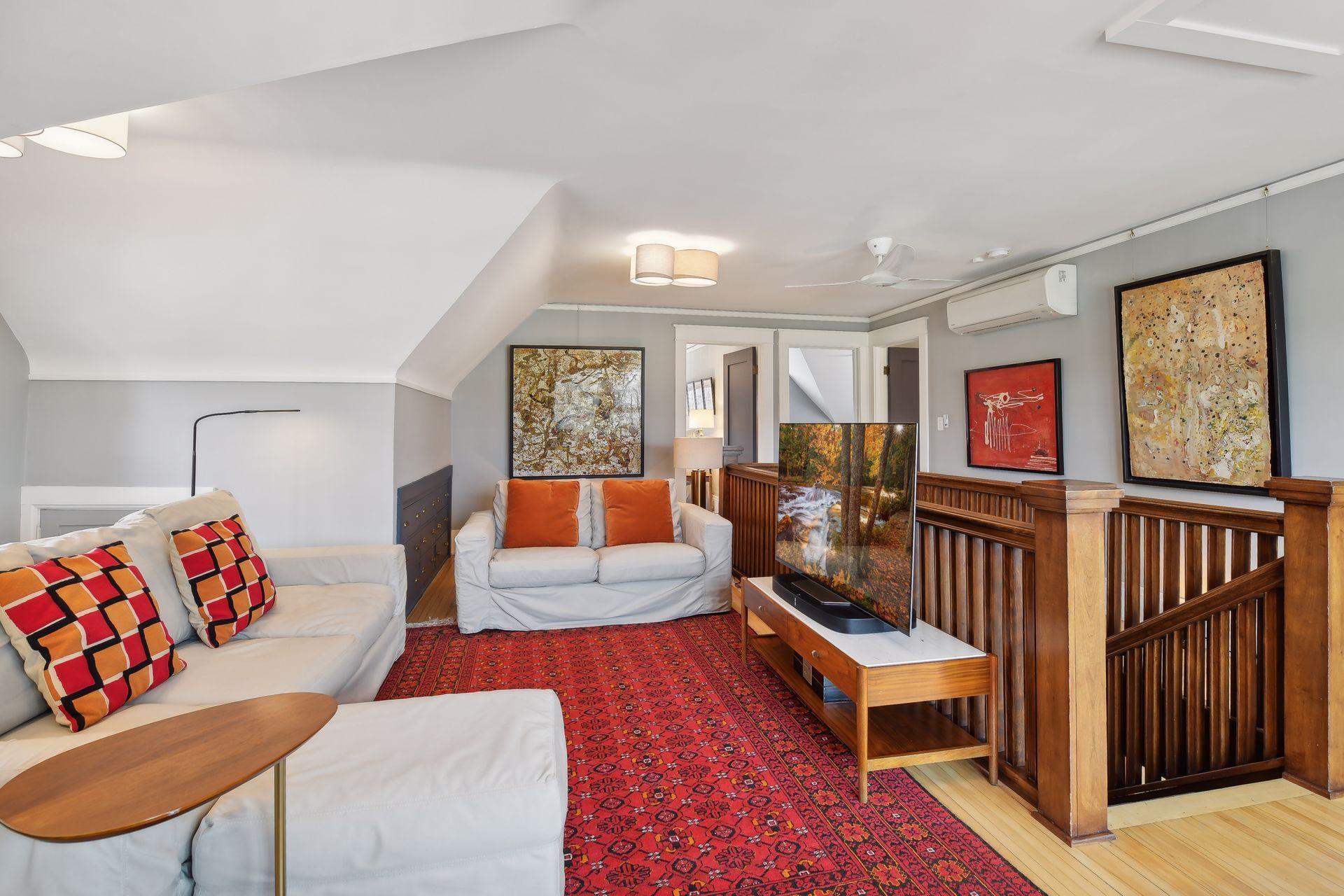 2600 Irving Avenue S