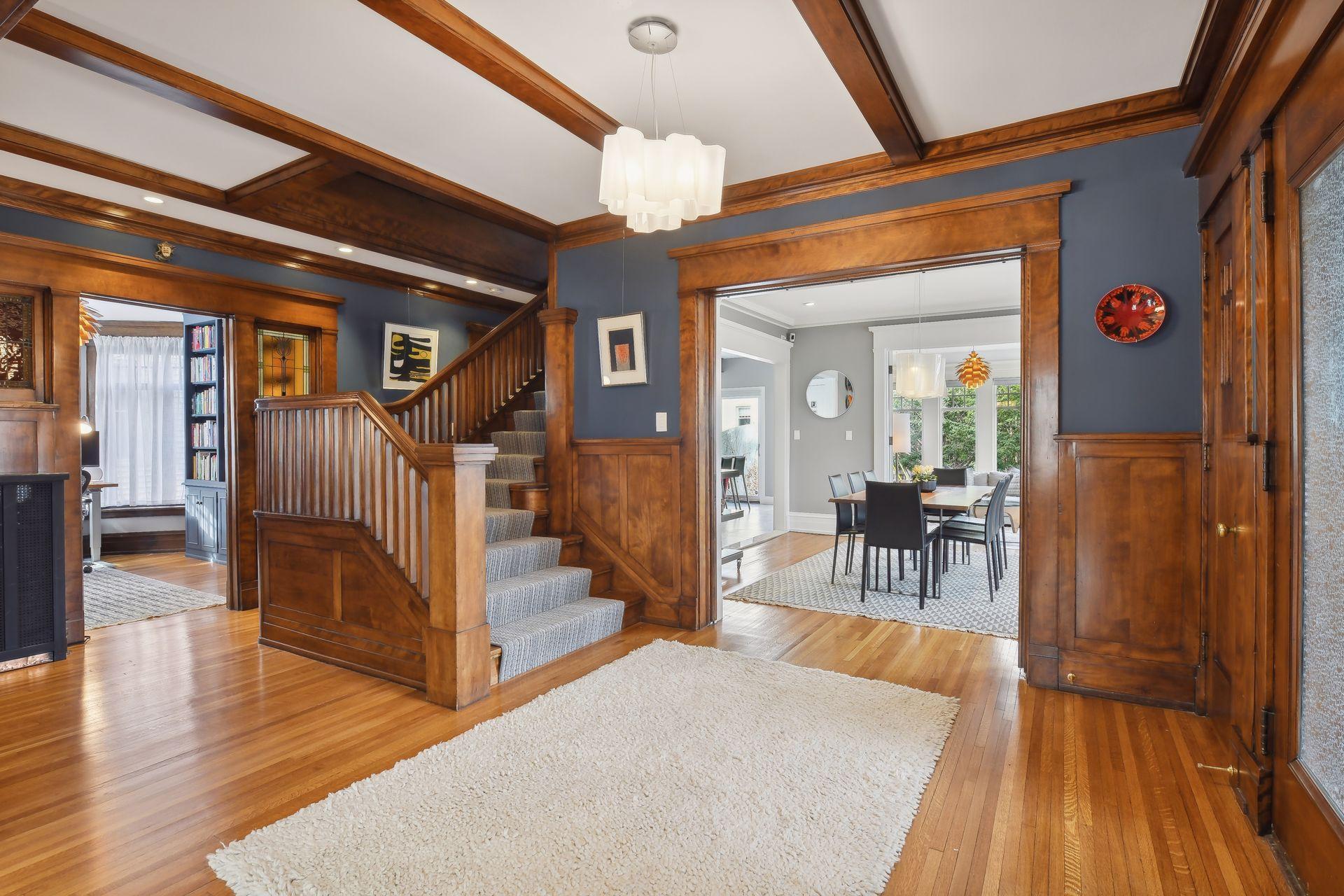 2600 Irving Avenue S