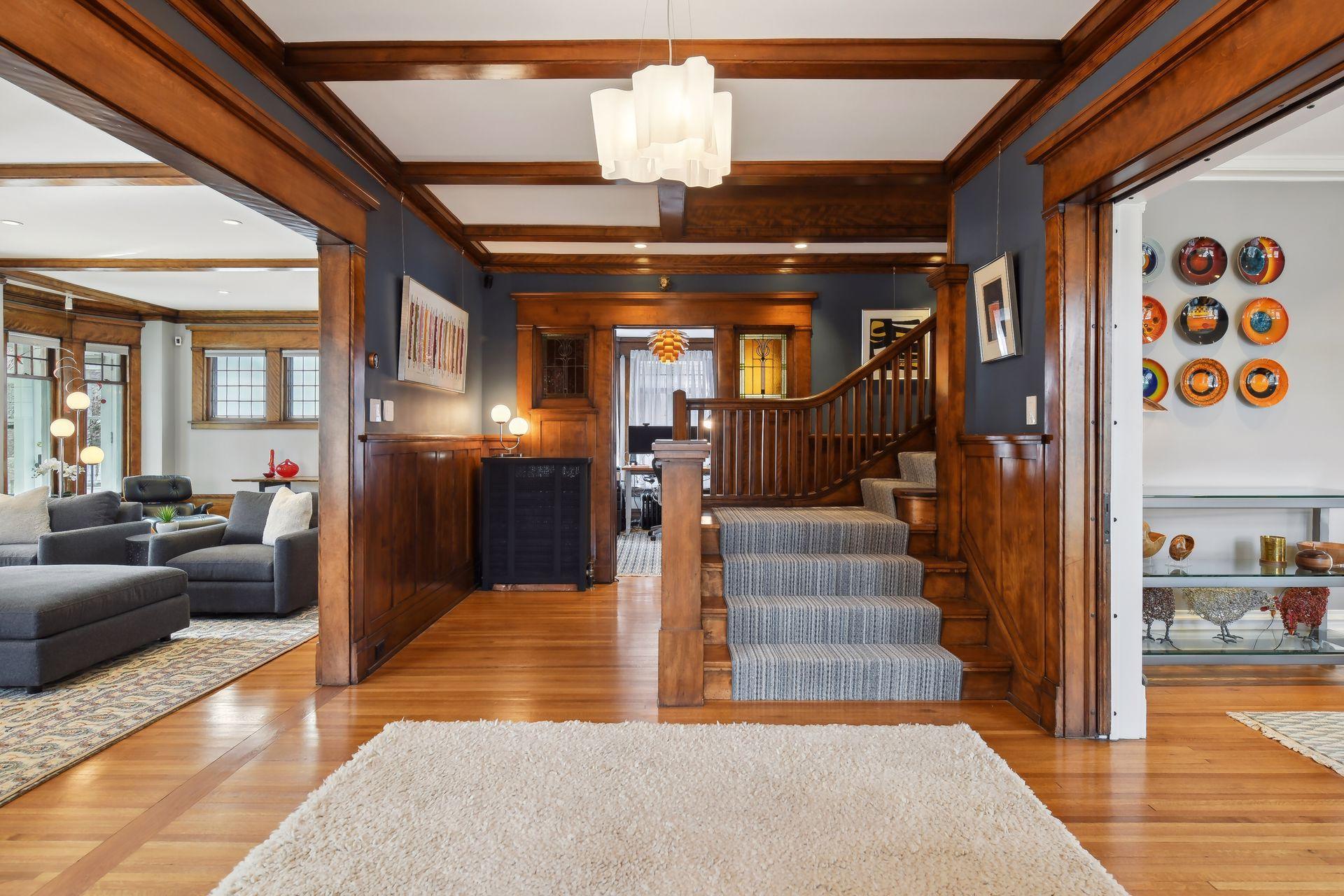 2600 Irving Avenue S