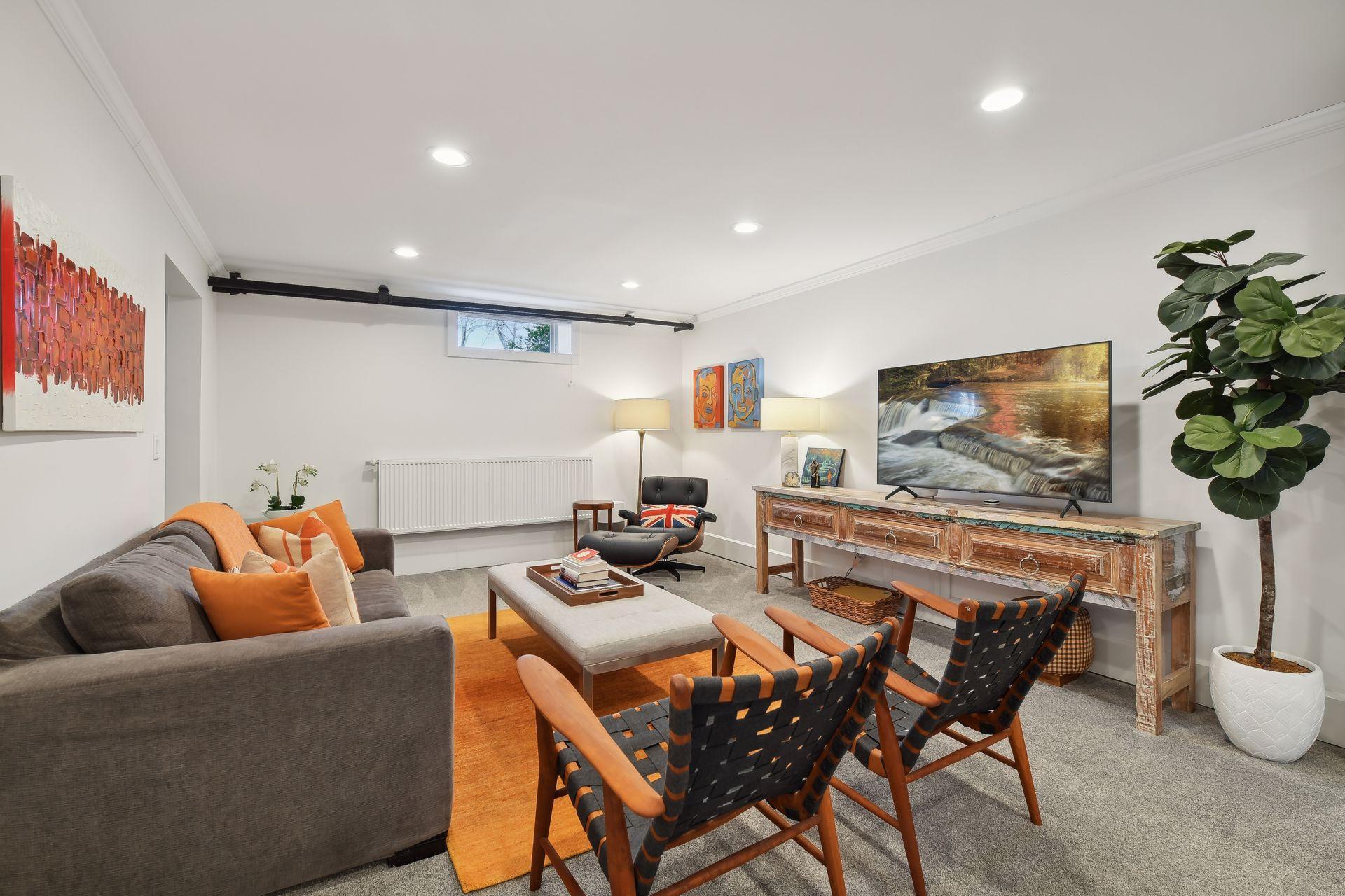 2600 Irving Avenue S