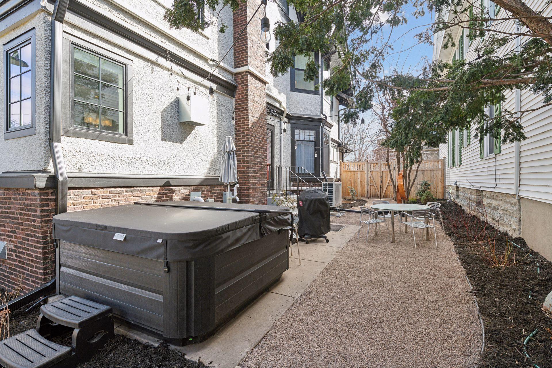 2600 Irving Avenue S