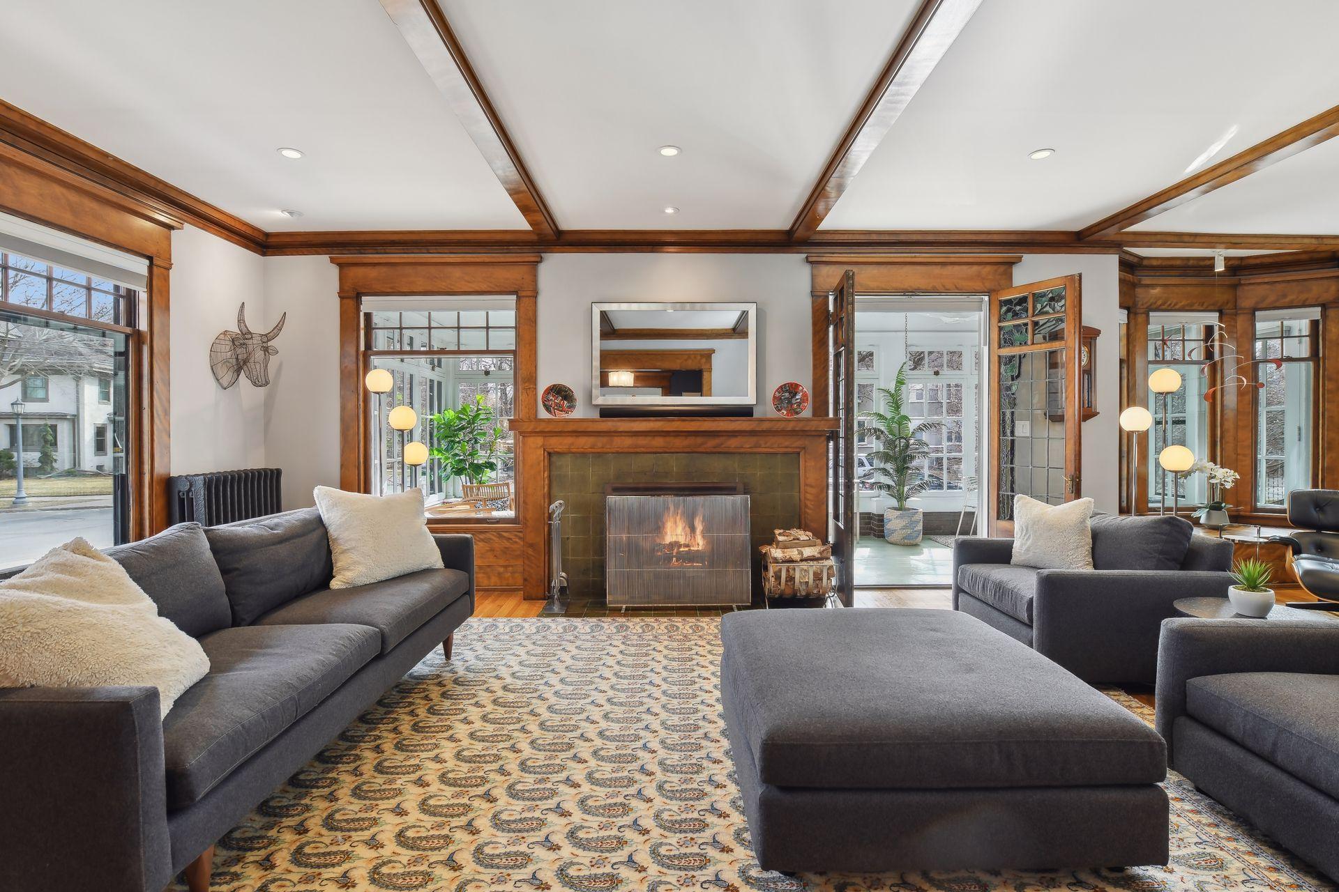 2600 Irving Avenue S