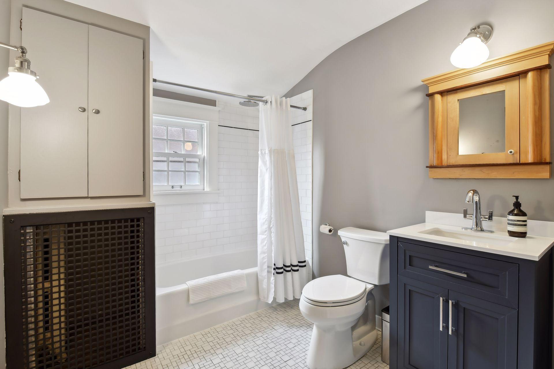 2600 Irving Avenue S