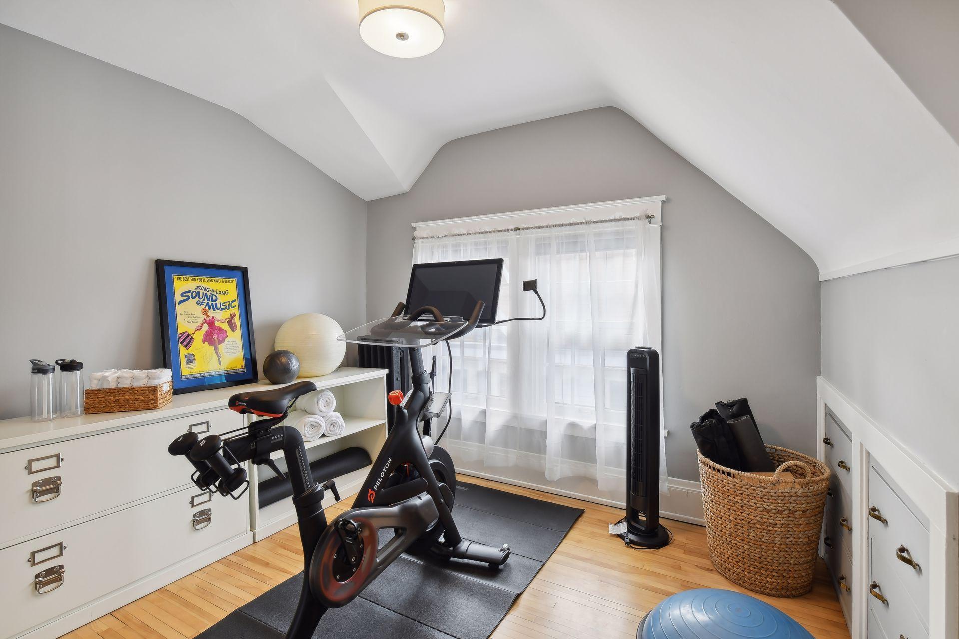 2600 Irving Avenue S