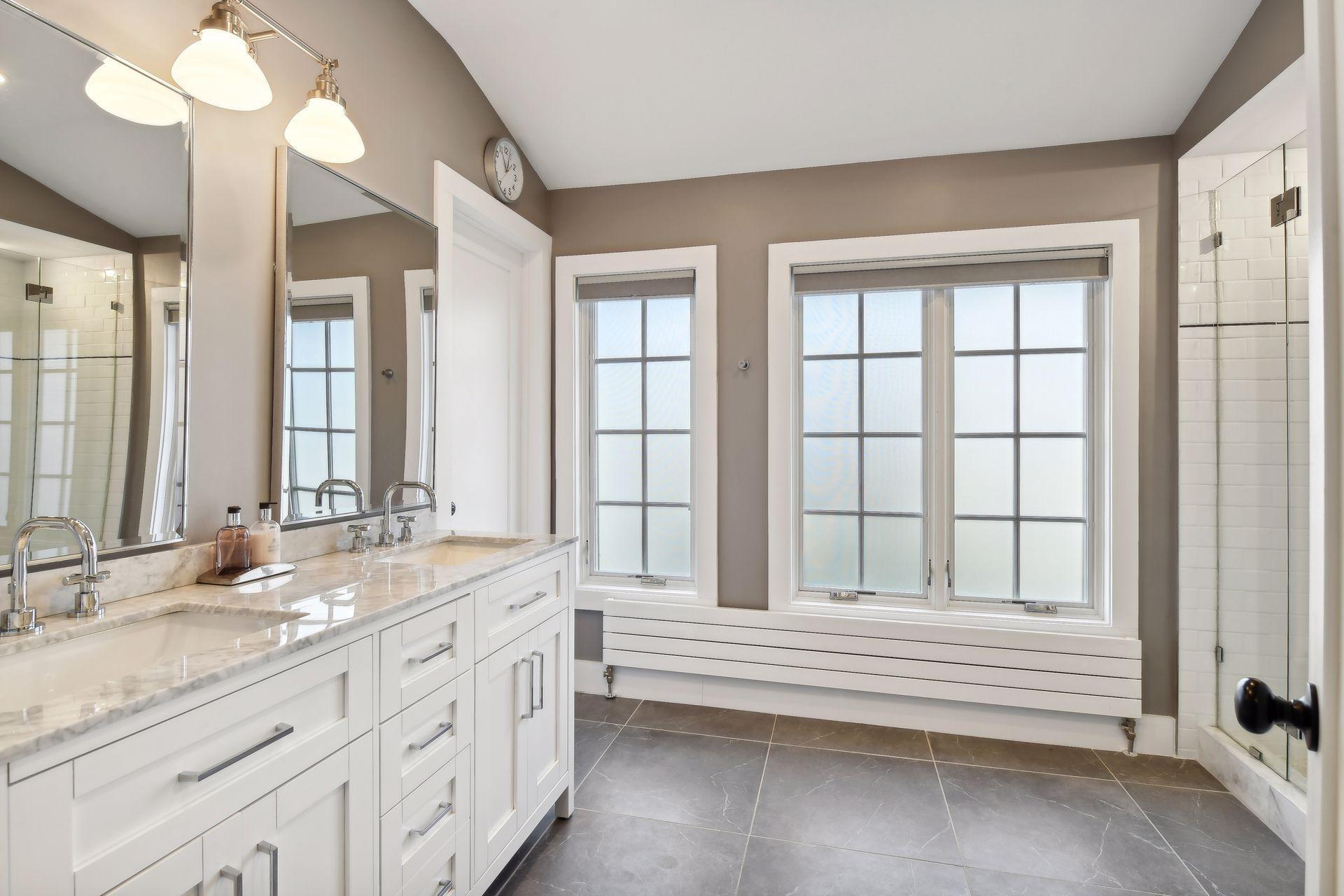 2600 Irving Avenue S