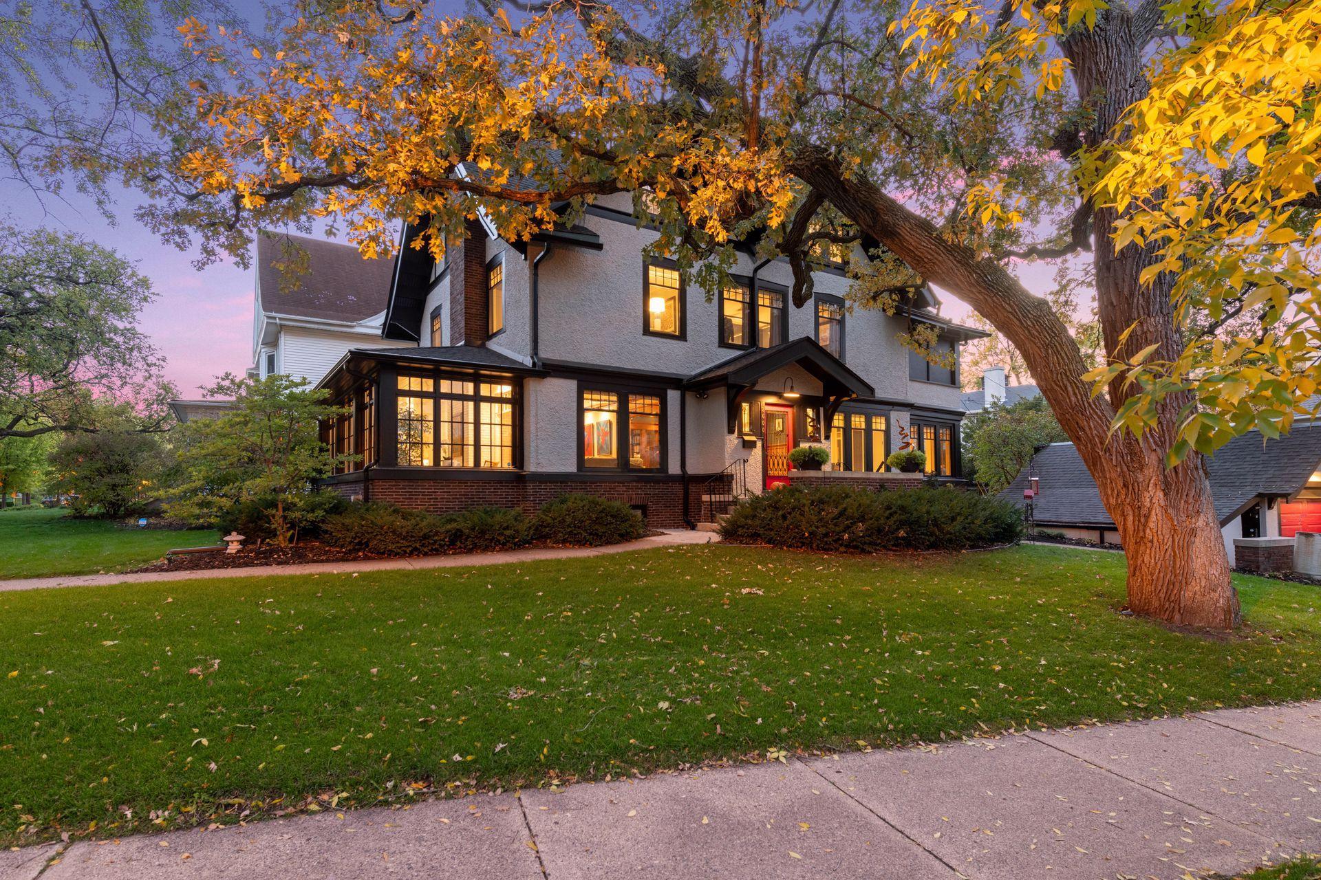 2600 Irving Avenue S