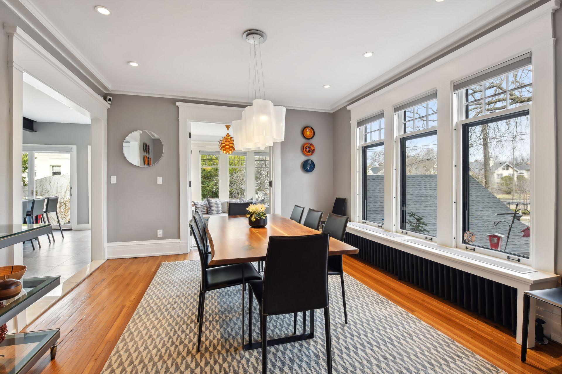 2600 Irving Avenue S