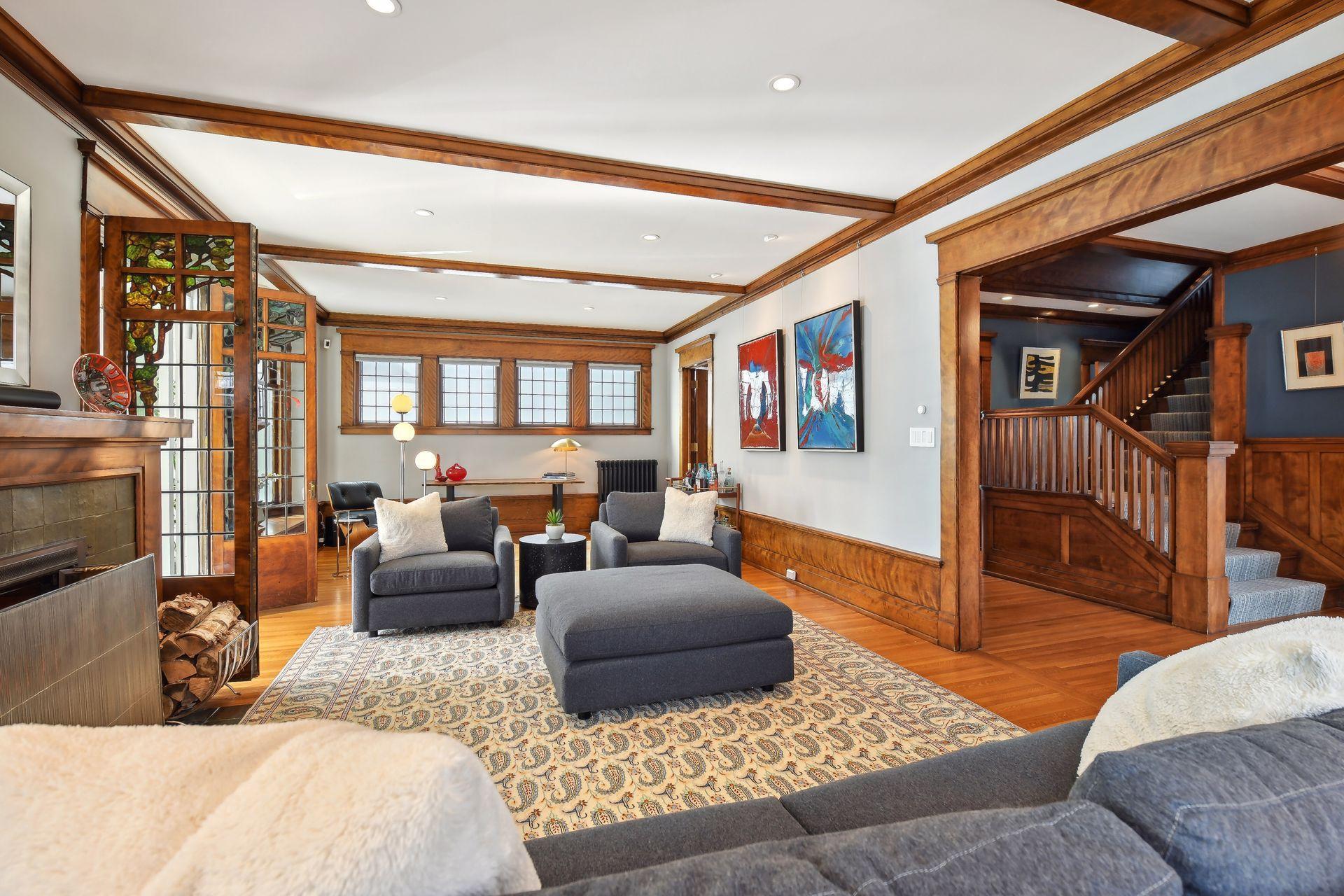 2600 Irving Avenue S