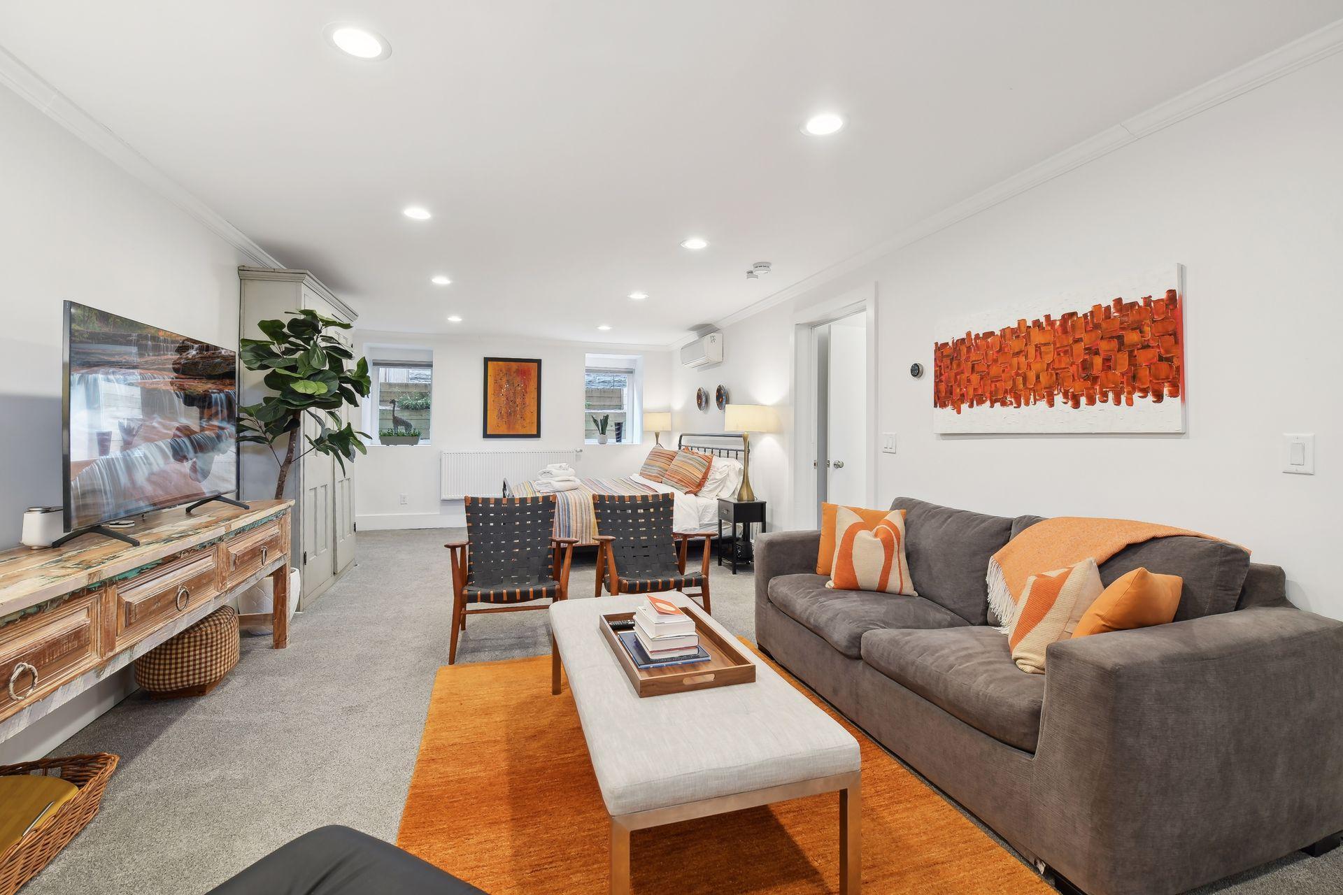 2600 Irving Avenue S