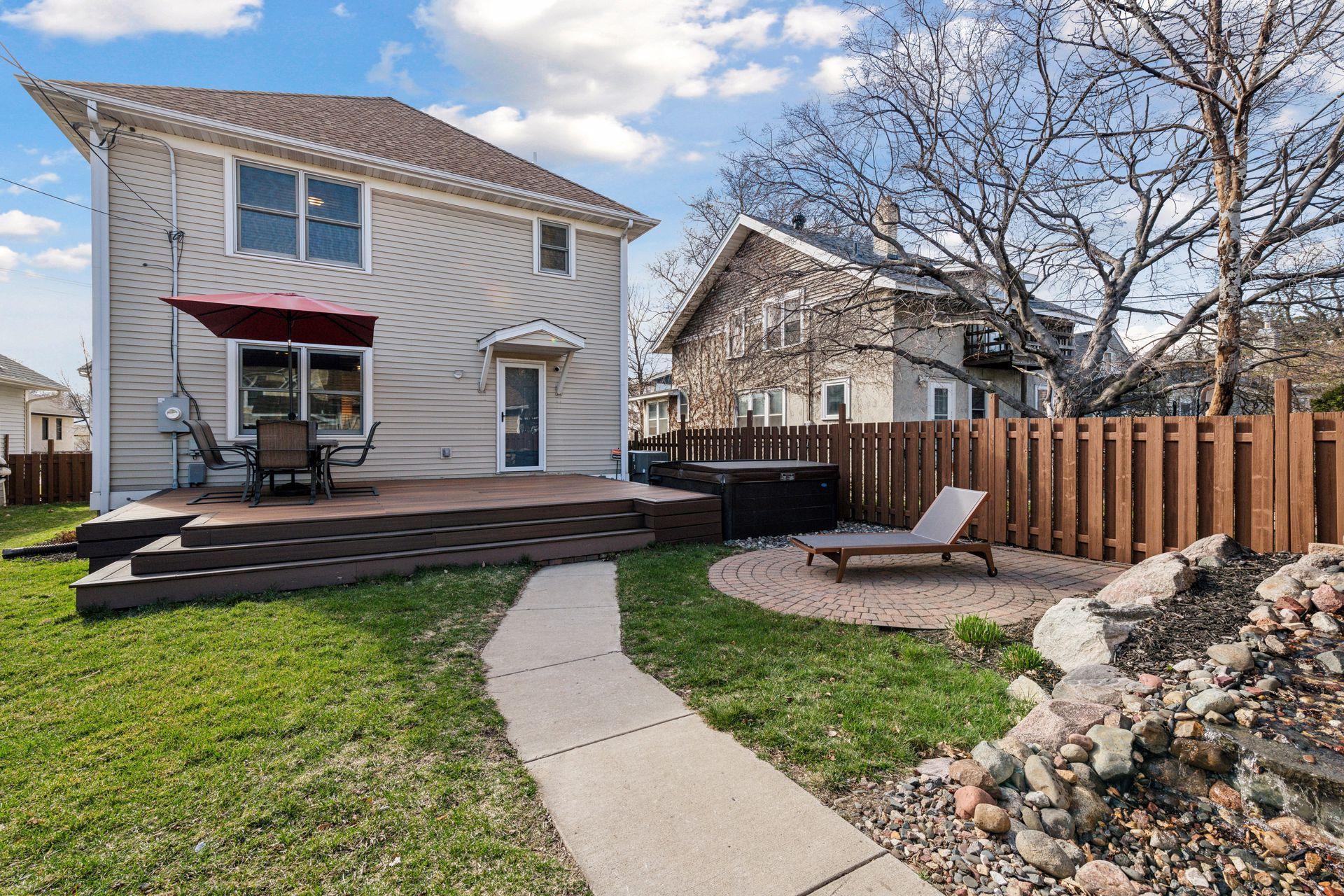 325 Quincy Street NE