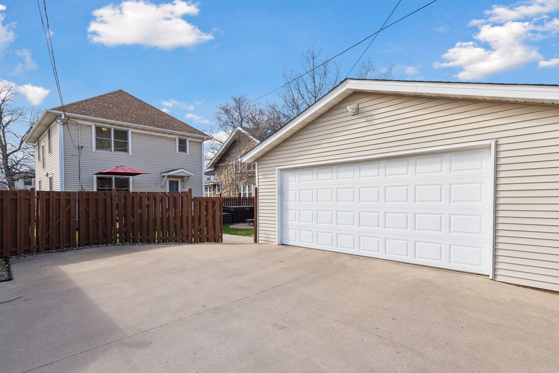 325 Quincy Street NE