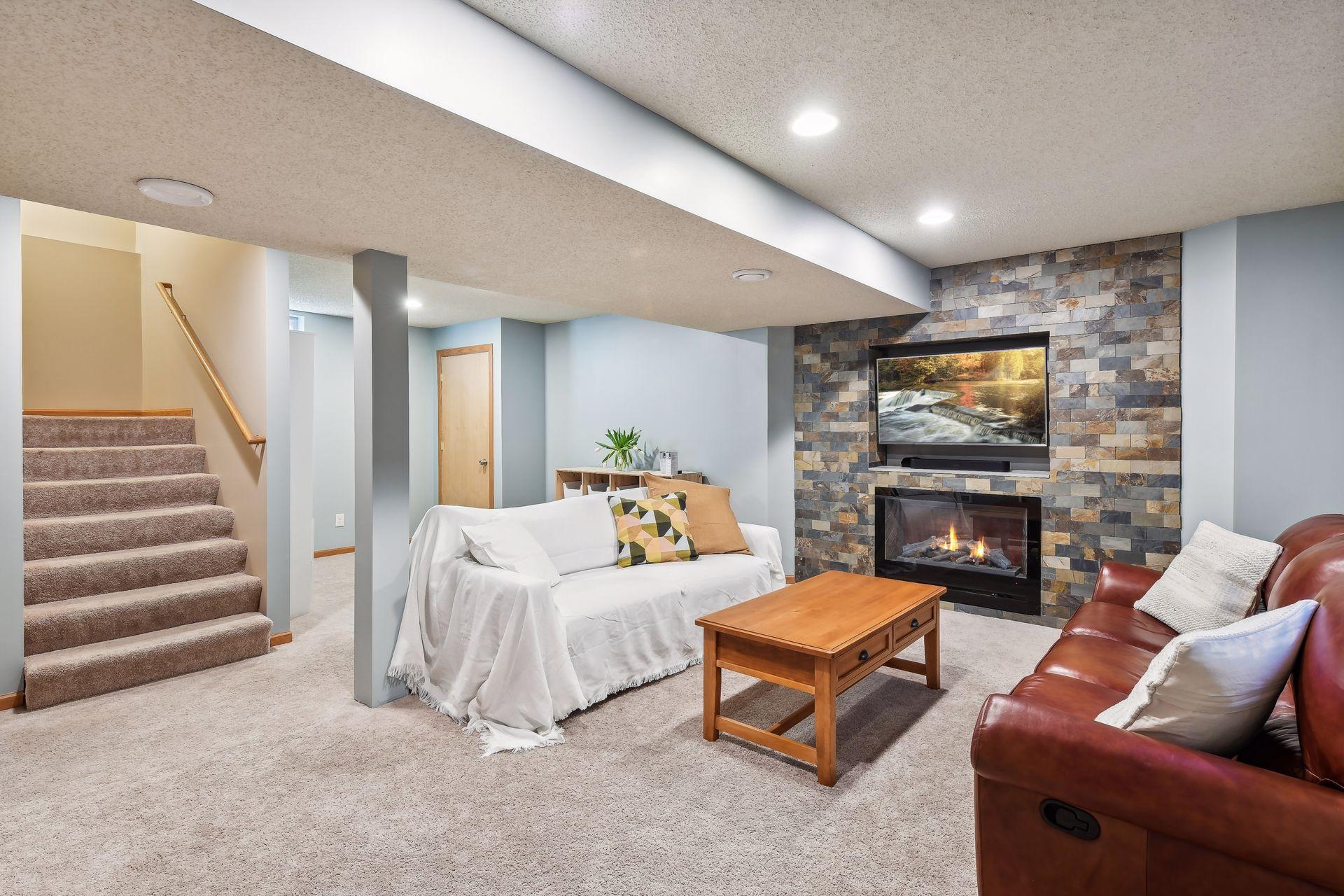 325 Quincy Street NE