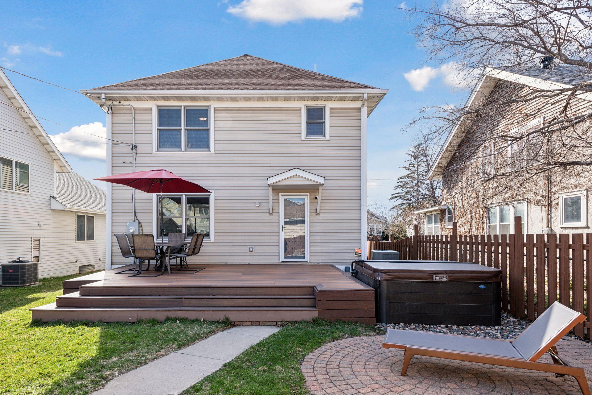 325 Quincy Street NE