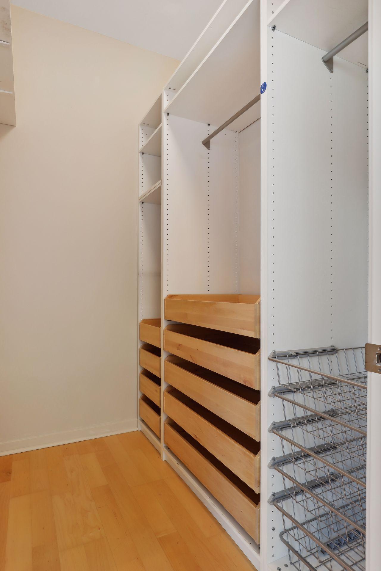 2845 Colfax Avenue S Unit: W401