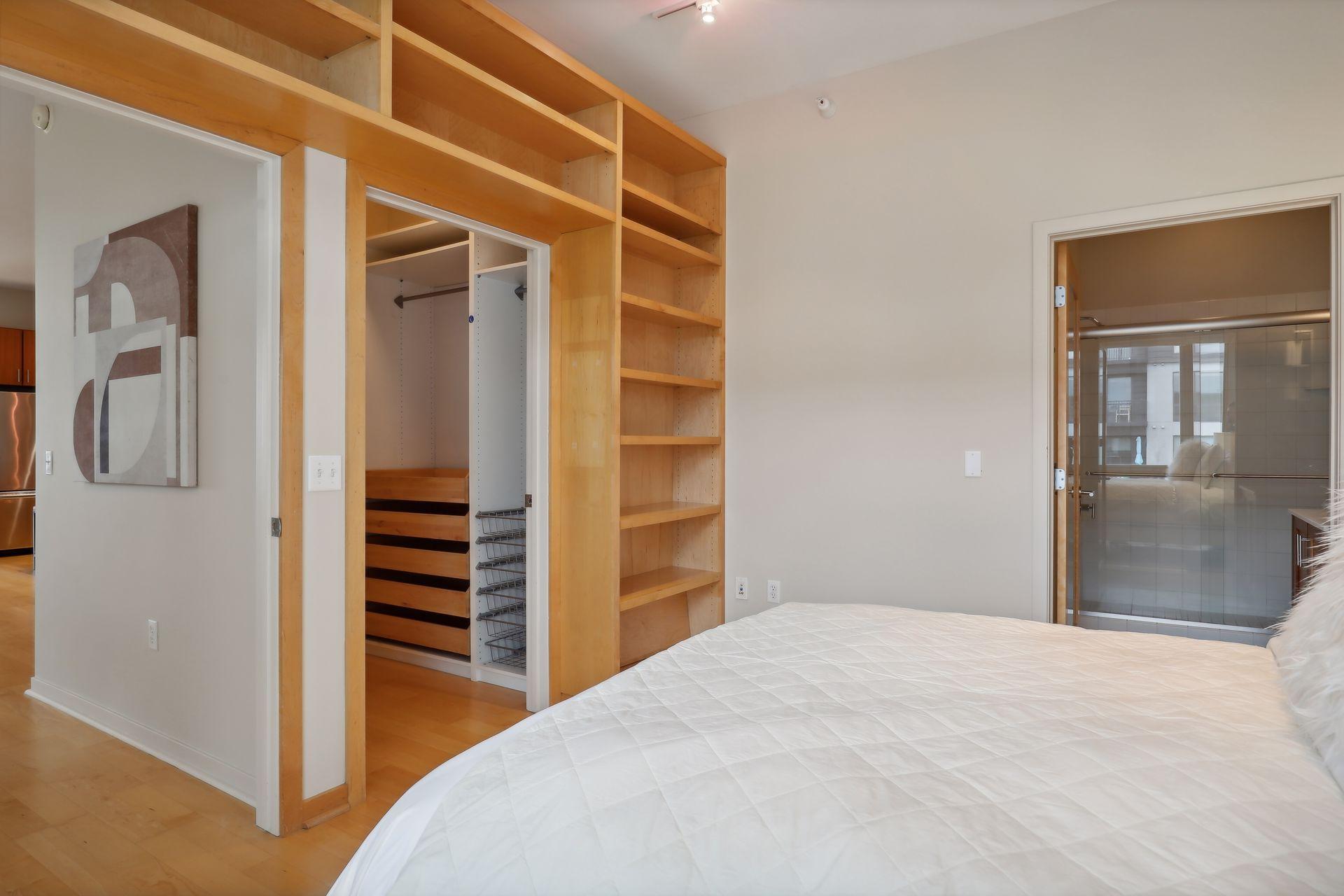 2845 Colfax Avenue S Unit: W401