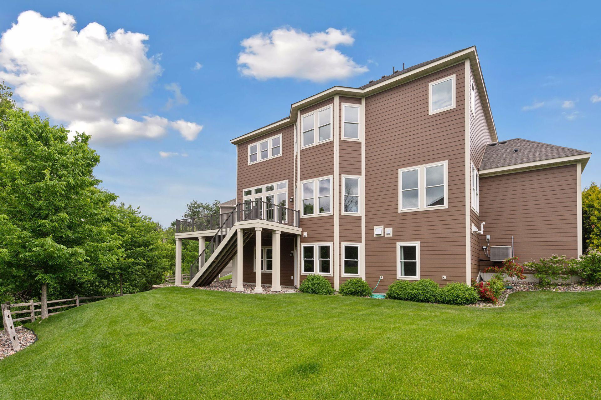 1460 Lakeway Court