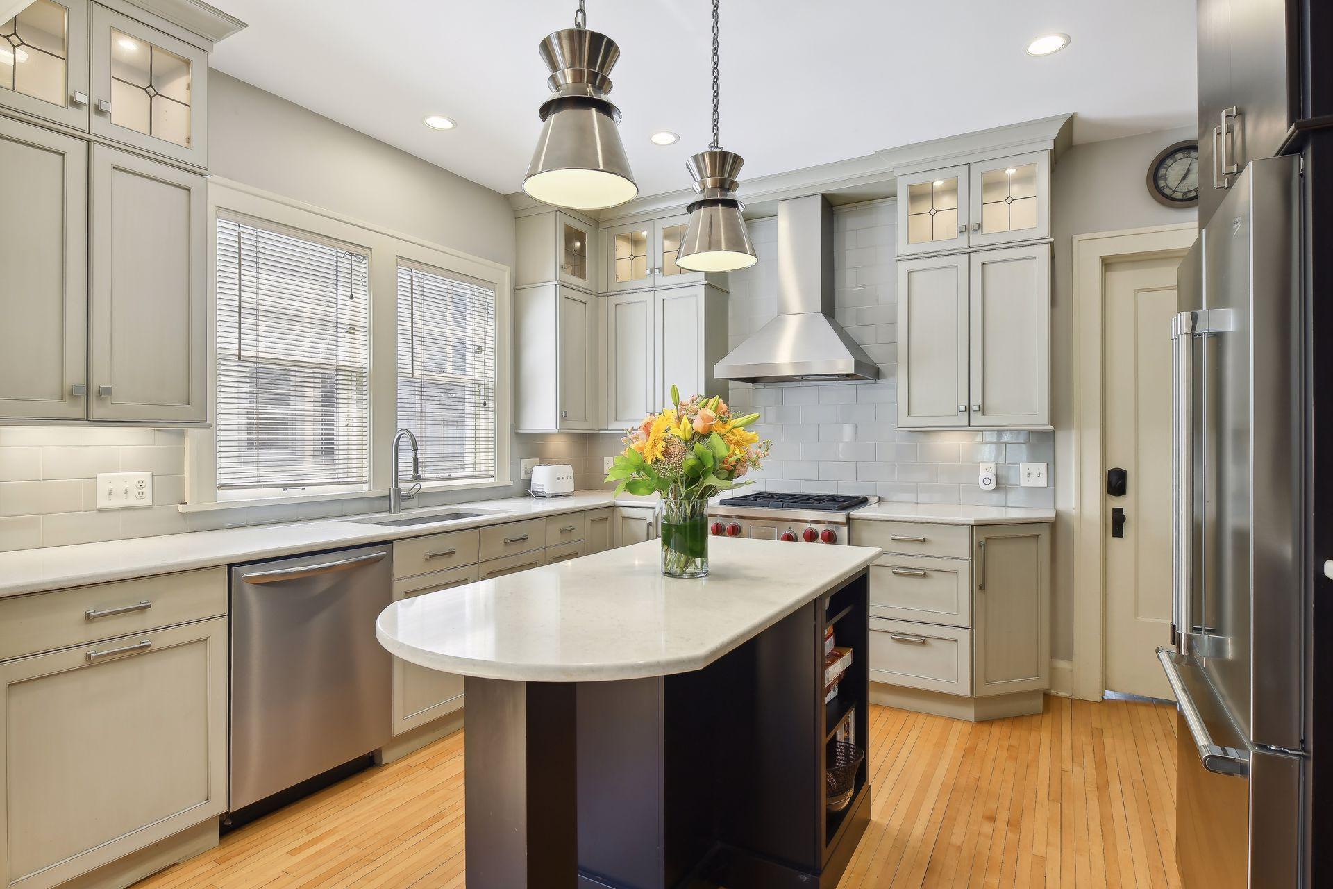 1716 Irving Avenue S