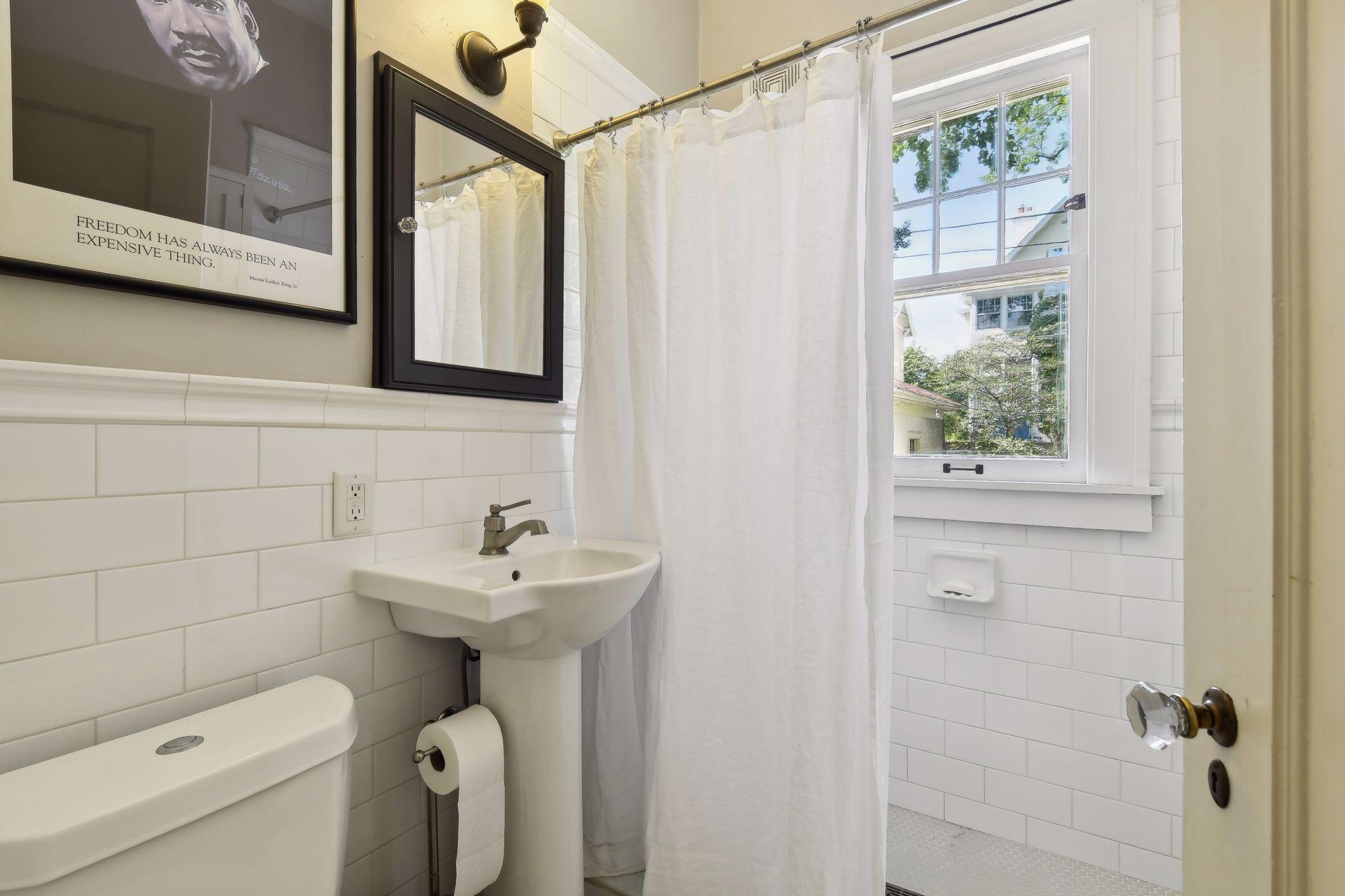 1716 Irving Avenue S