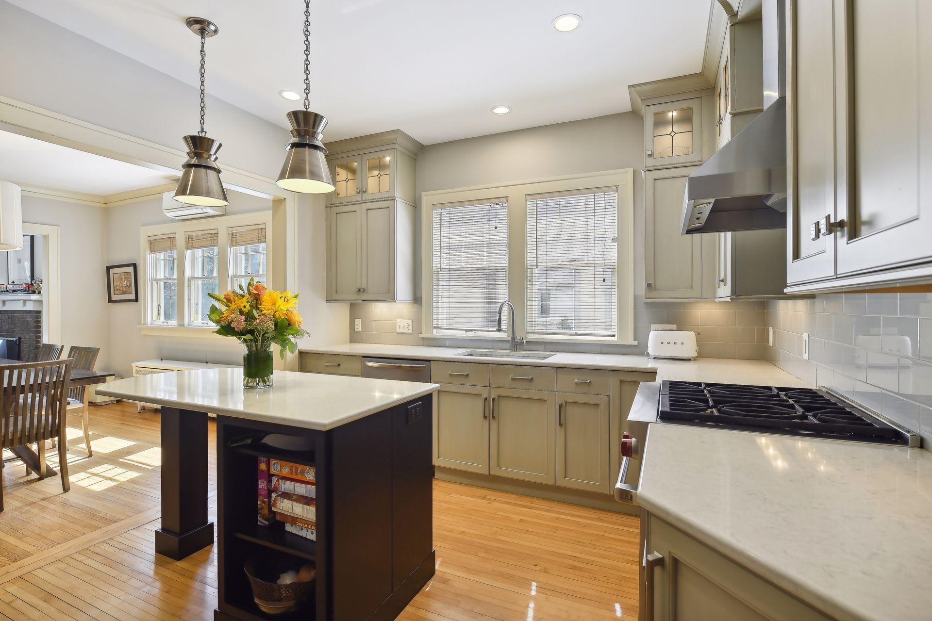 1716 Irving Avenue S