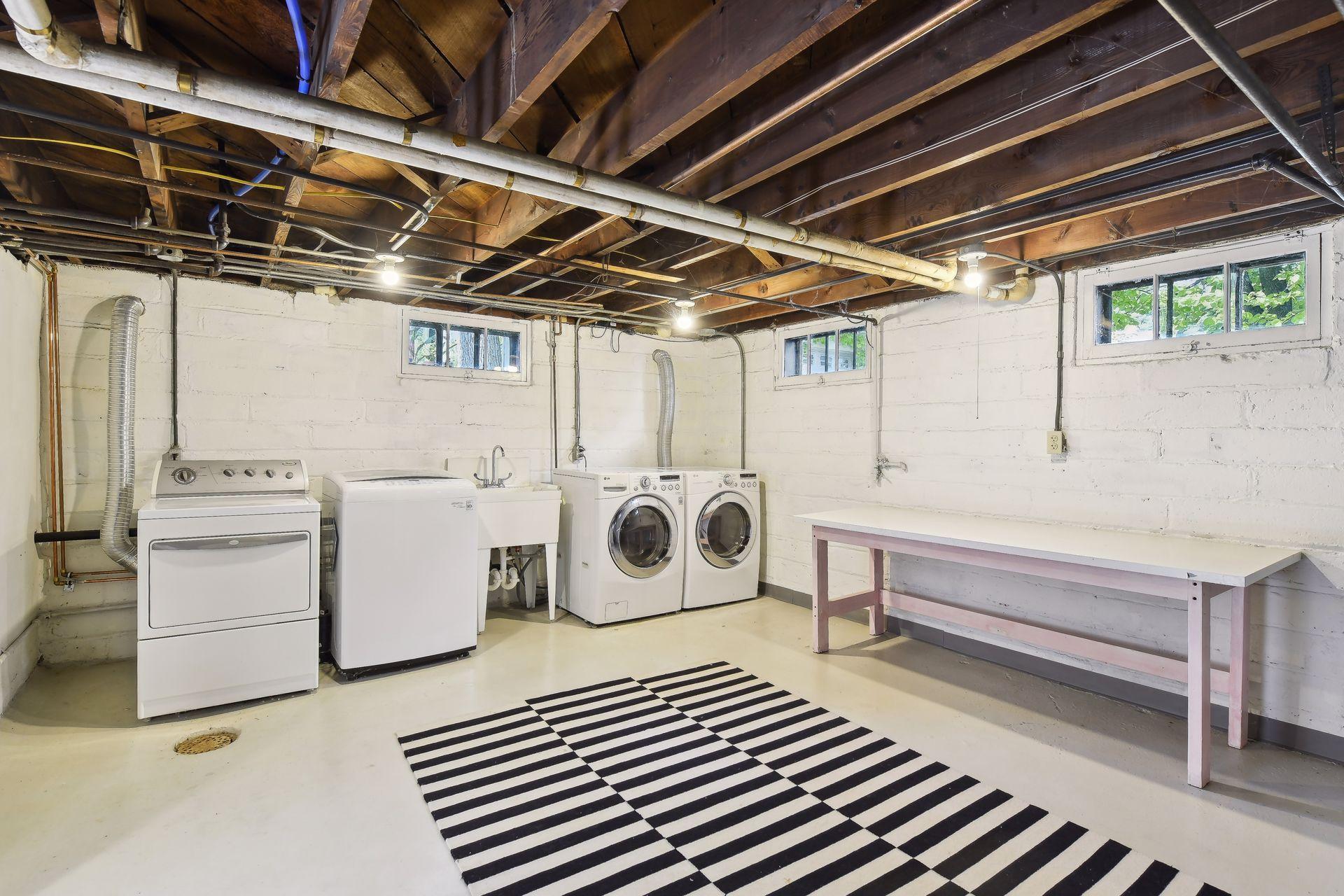 1716 Irving Avenue S