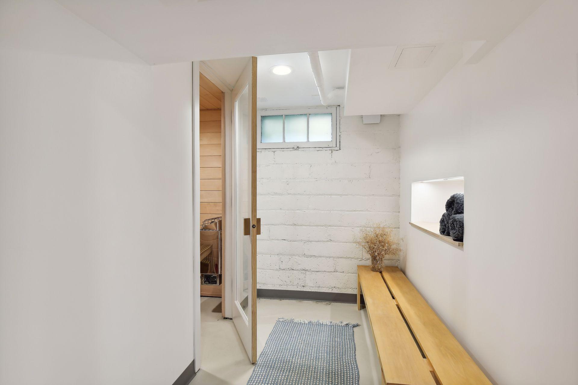 1716 Irving Avenue S