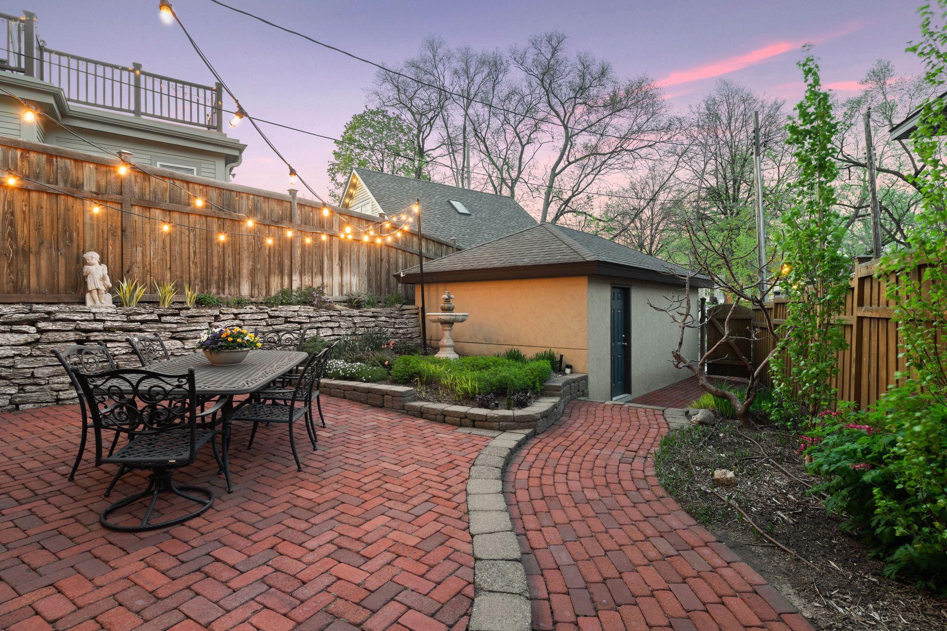 716 E Minnehaha Parkway