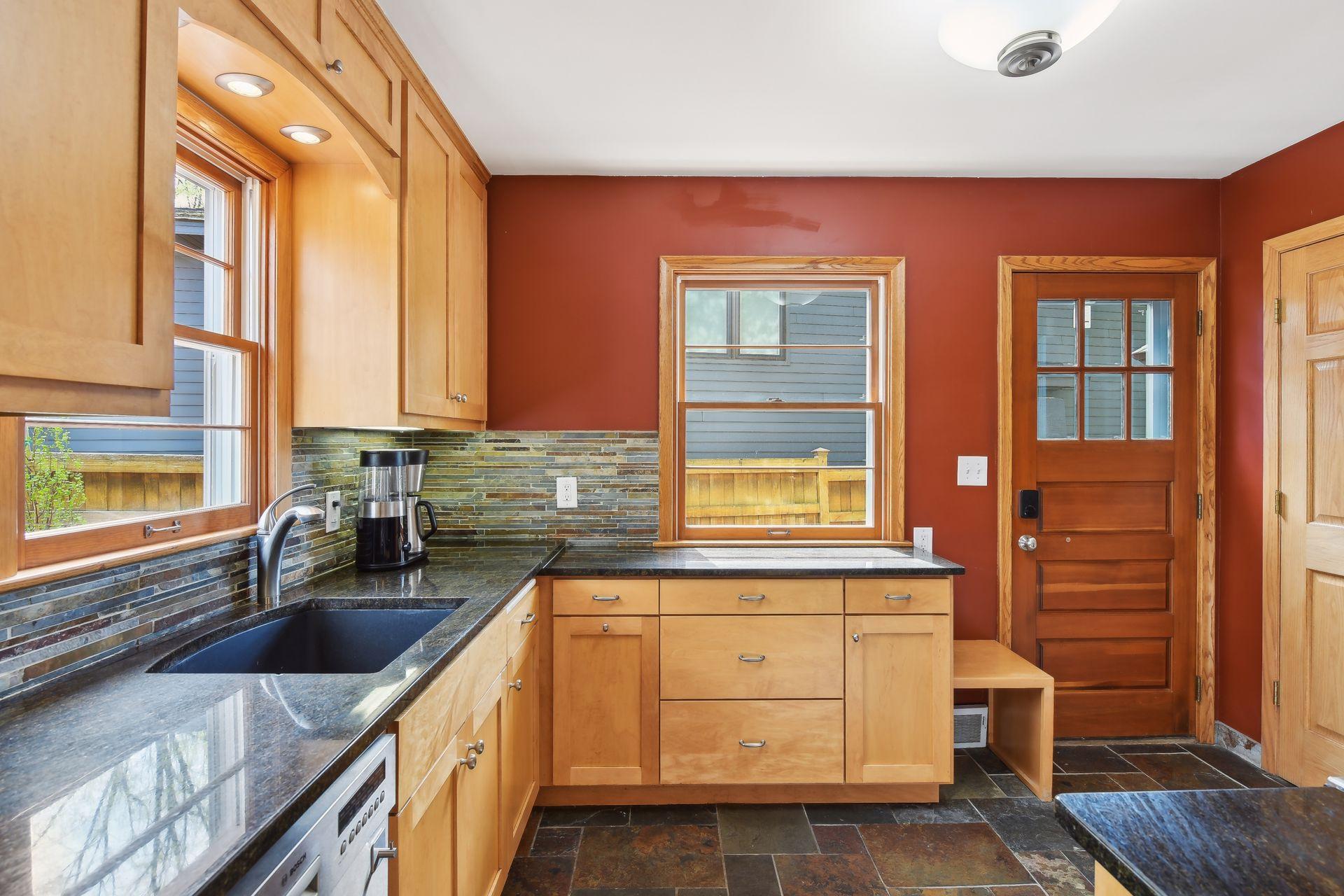 716 E Minnehaha Parkway