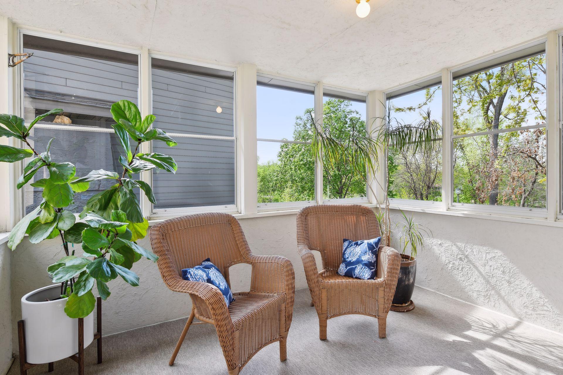 716 E Minnehaha Parkway