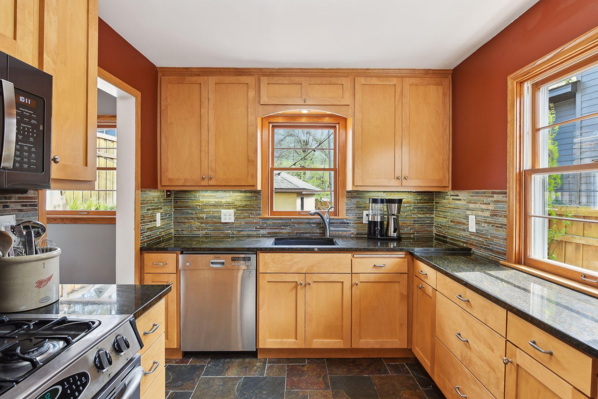 716 E Minnehaha Parkway