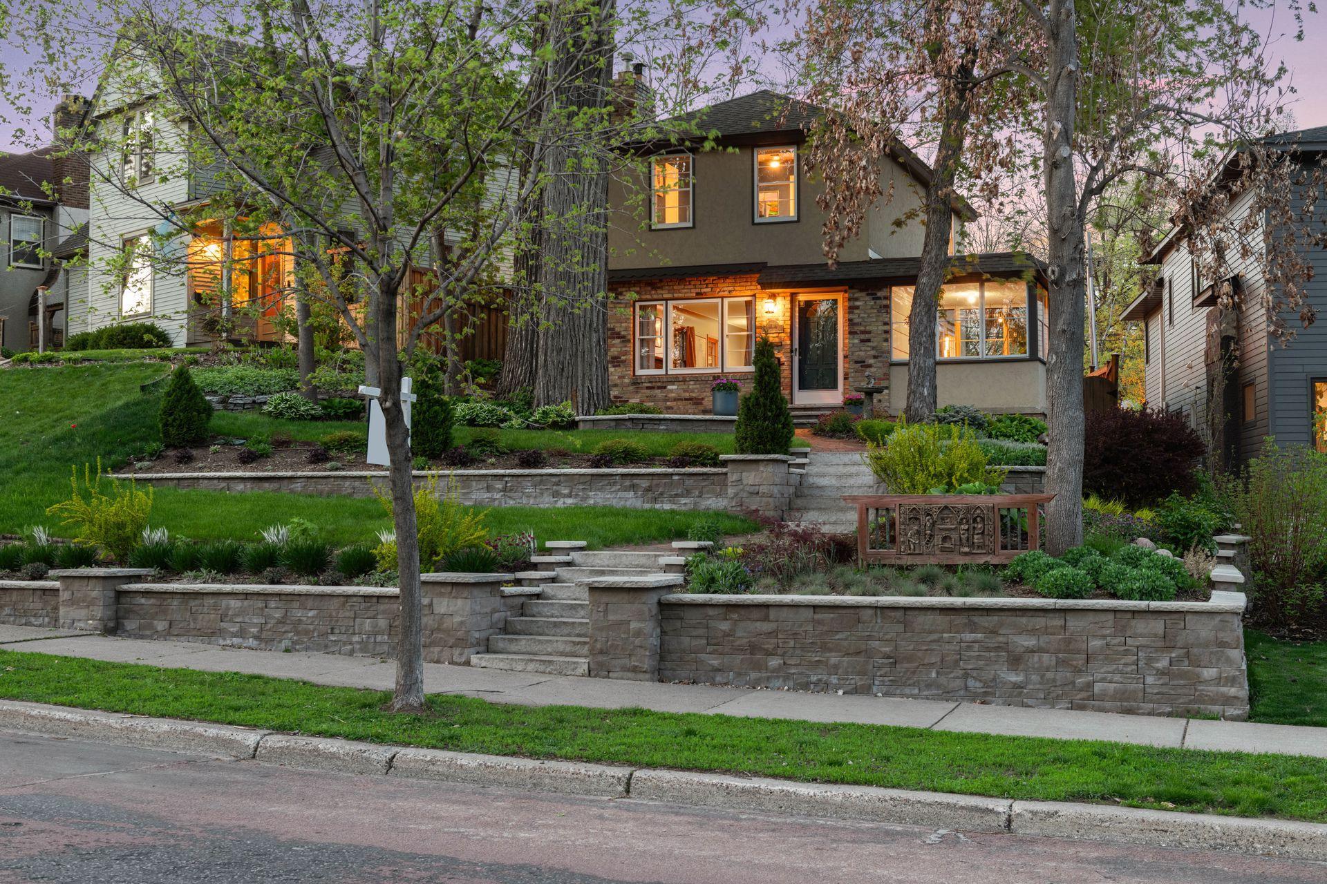 716 E Minnehaha Parkway