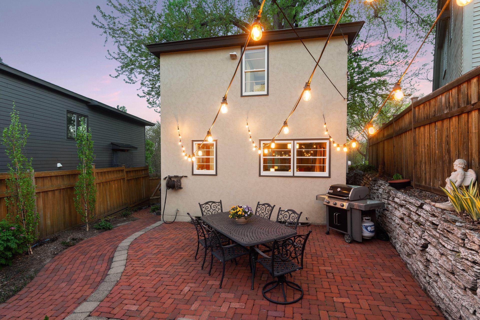 716 E Minnehaha Parkway