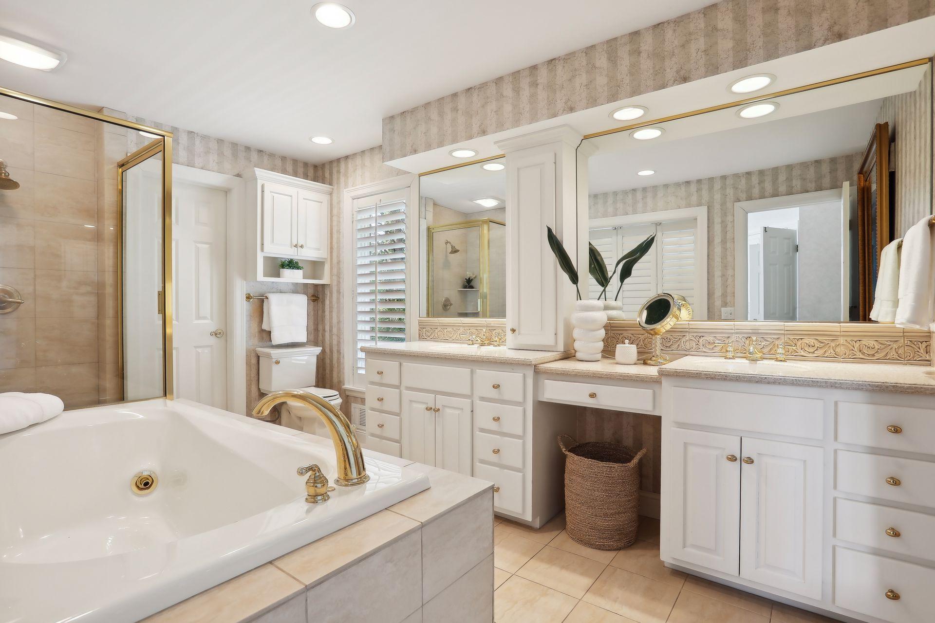 5637 Interlachen Circle