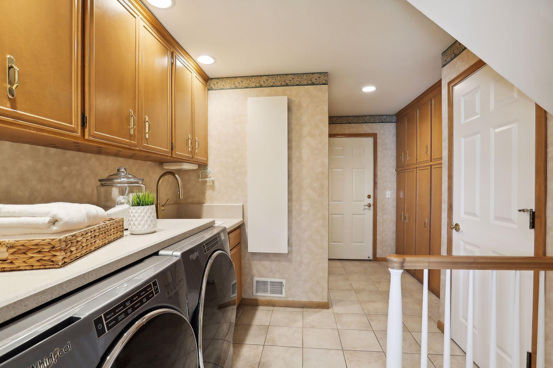 5637 Interlachen Circle